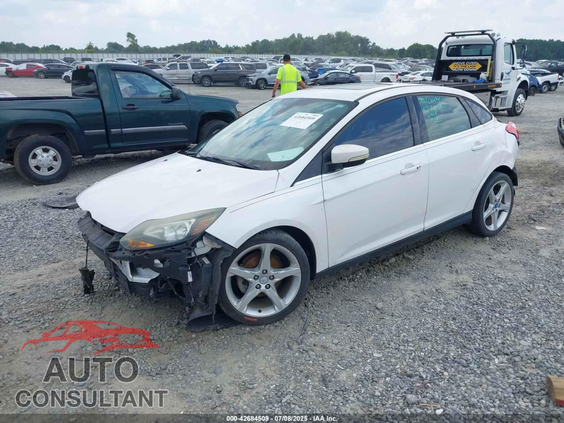 FORD FOCUS 2012 - 1FAHP3J22CL288077