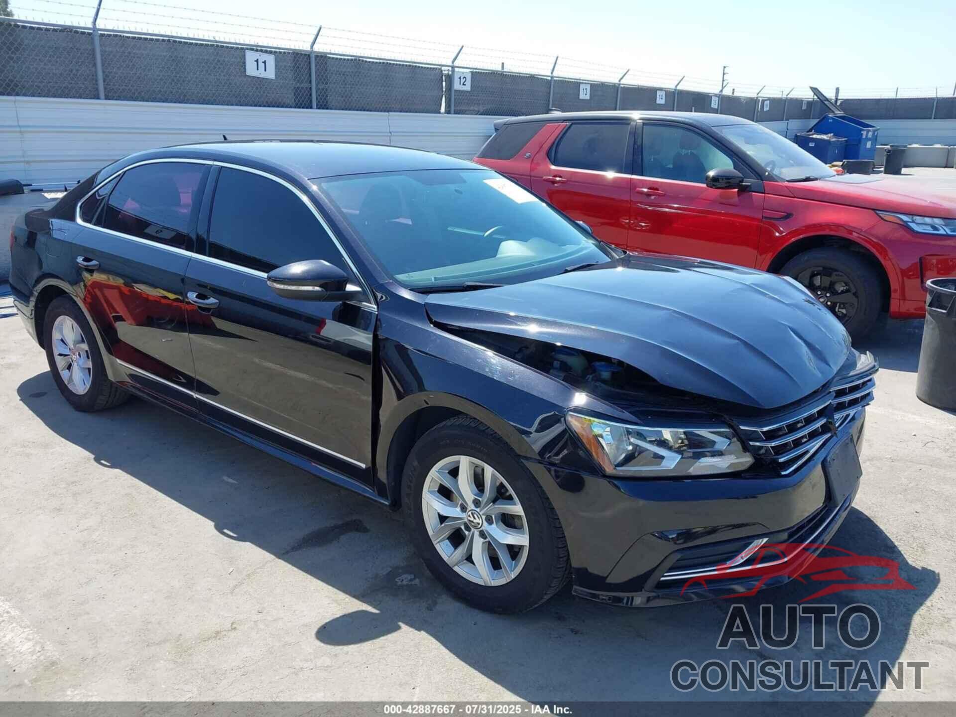 VOLKSWAGEN PASSAT 2017 - 1VWAT7A30HC025761