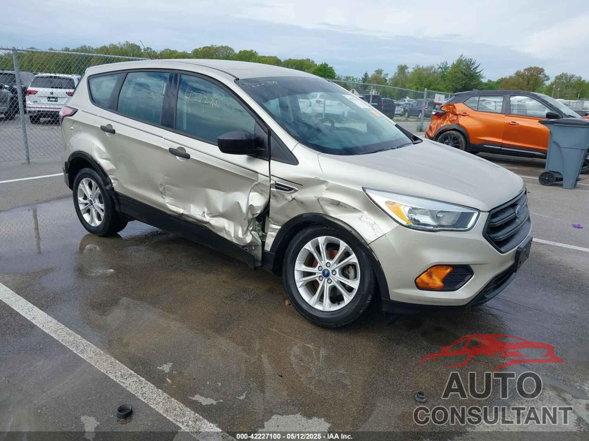 FORD ESCAPE 2017 - 1FMCU0F73HUC49687