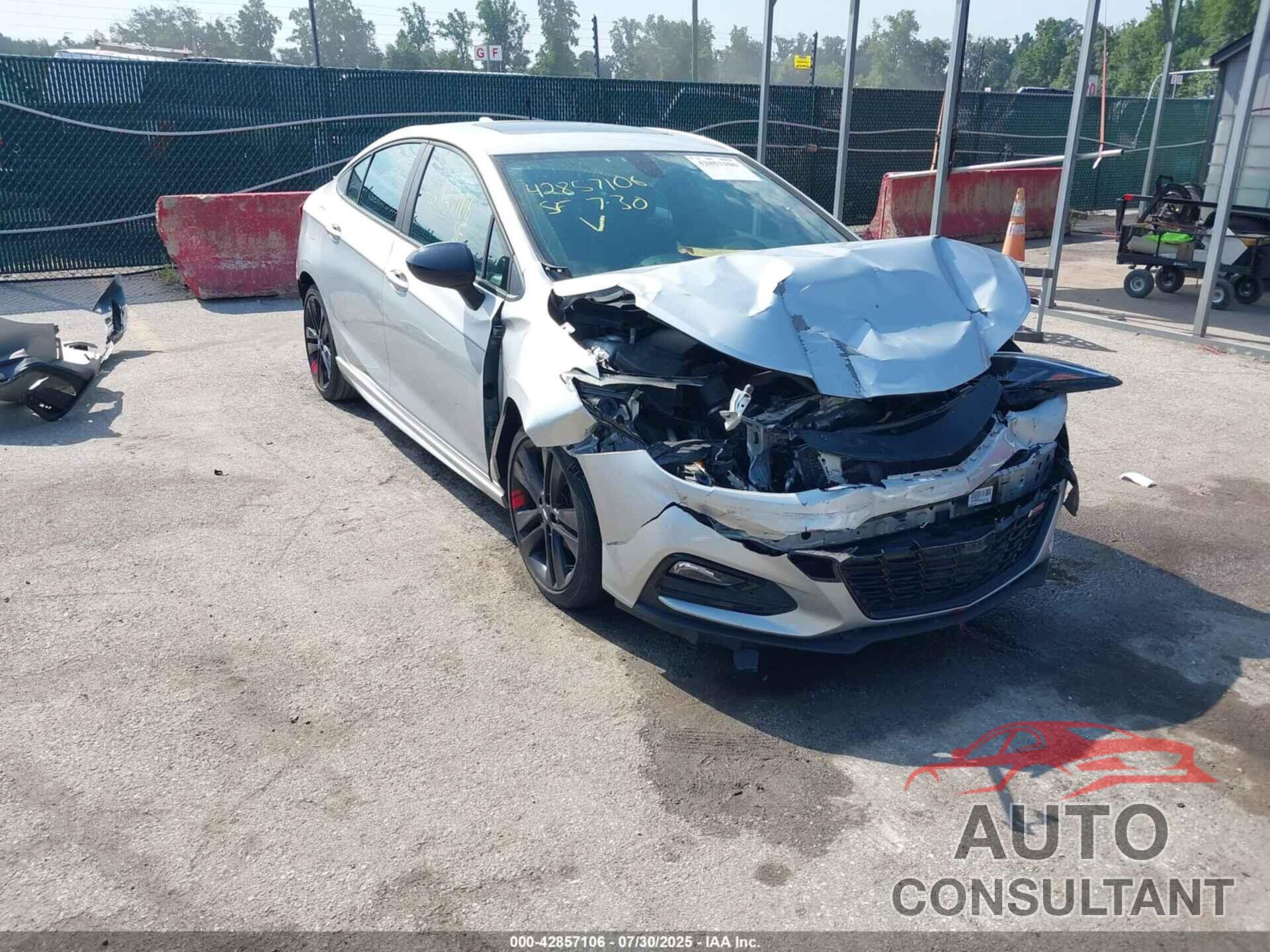 CHEVROLET CRUZE 2018 - 1G1BE5SM6J7104579