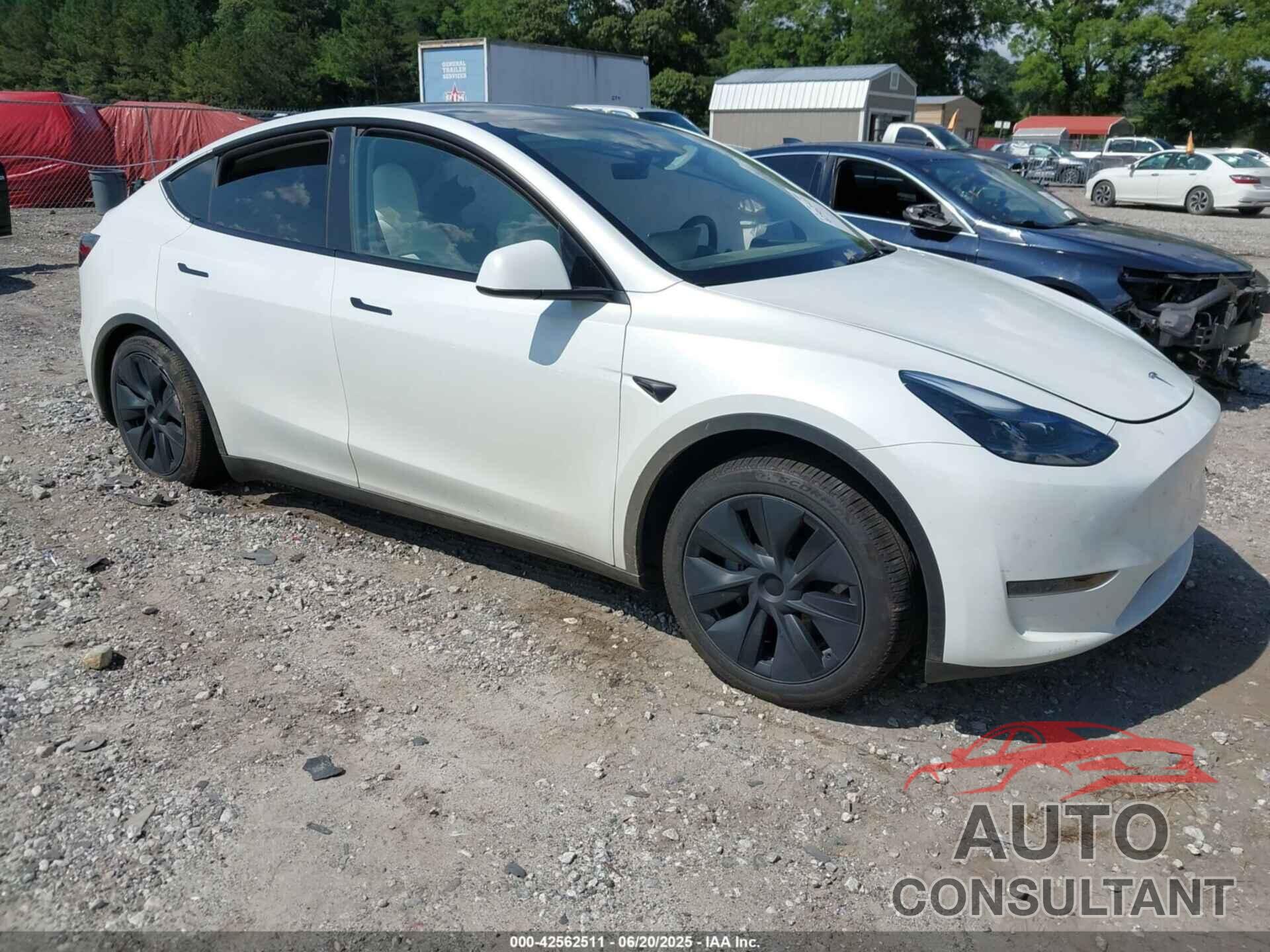 TESLA MODEL Y 2025 - 7SAYGDED7SA370741