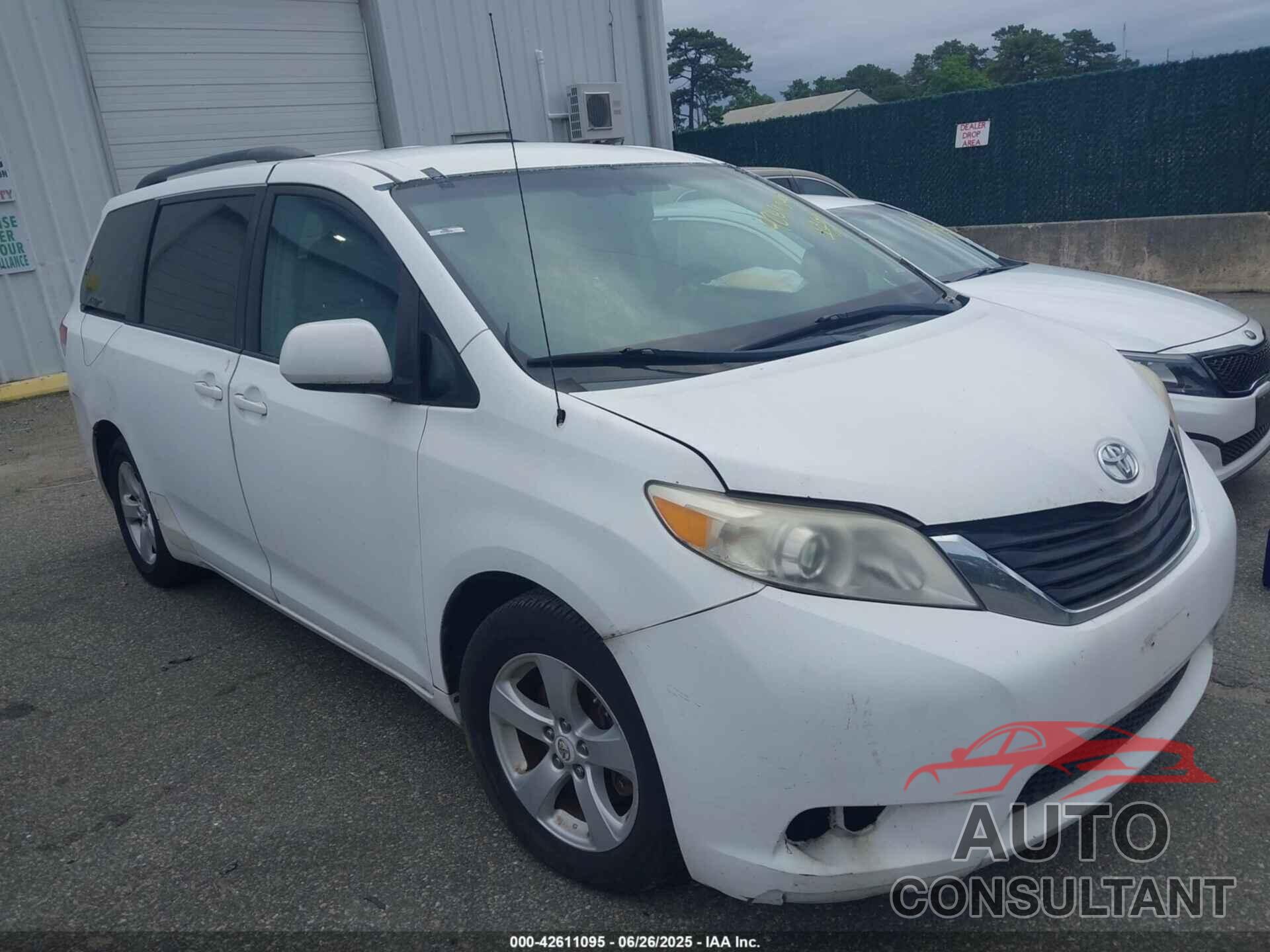 TOYOTA SIENNA 2011 - 5TDKK3DC7BS051343