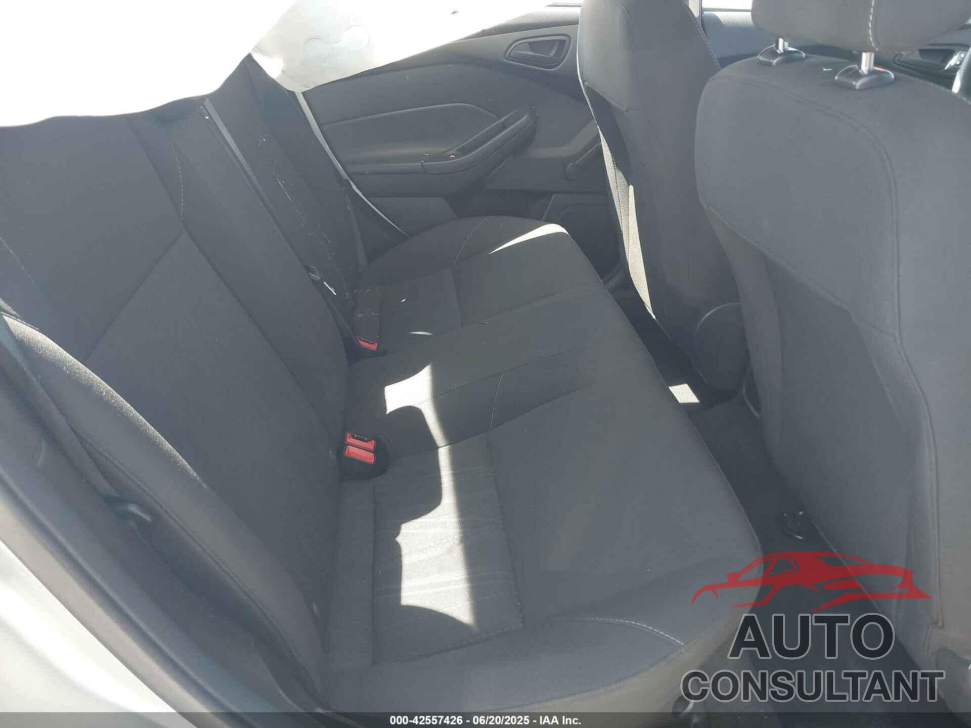 FORD FOCUS 2016 - 1FADP3E25GL353003