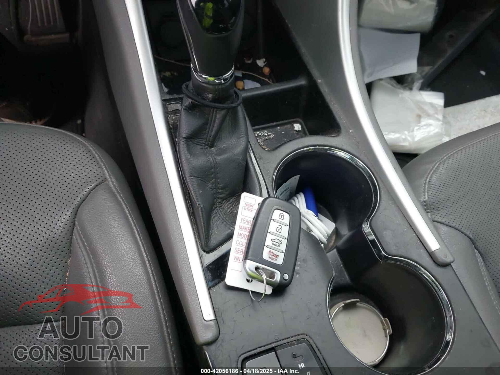 HYUNDAI SONATA HYBRID 2012 - KMHEC4A42CA040077