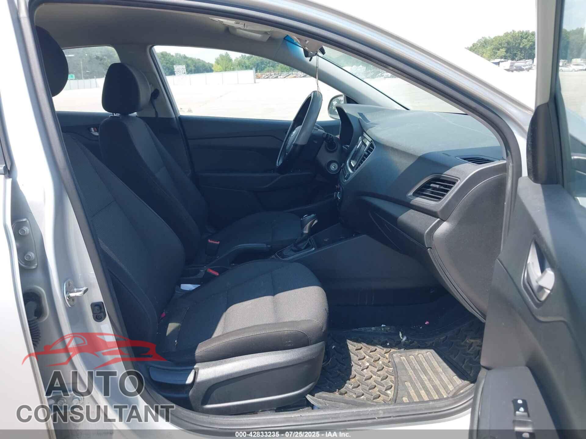 HYUNDAI ACCENT 2018 - 3KPC24A38JE015801
