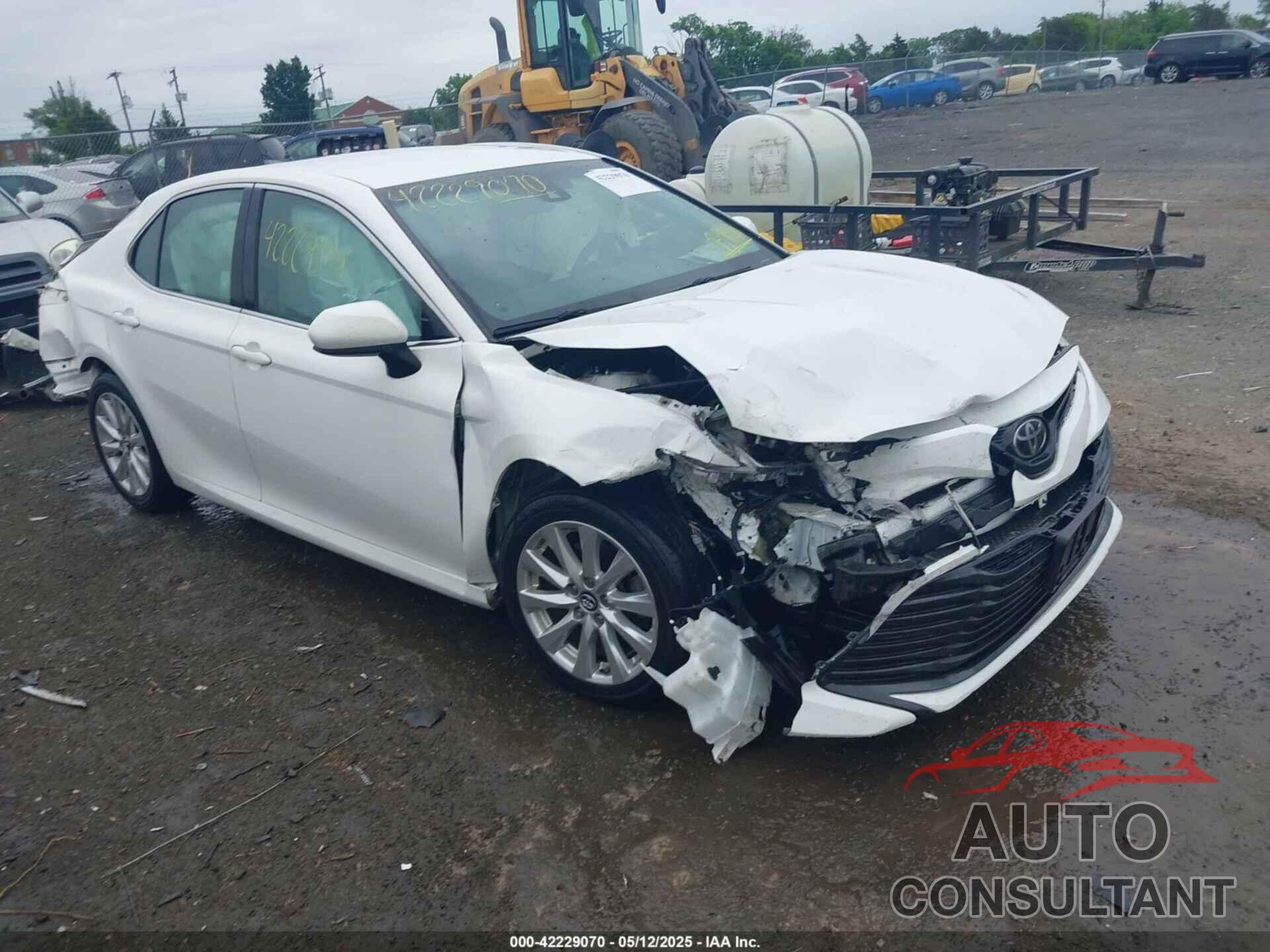 TOYOTA CAMRY 2018 - 4T1B11HK8JU039006