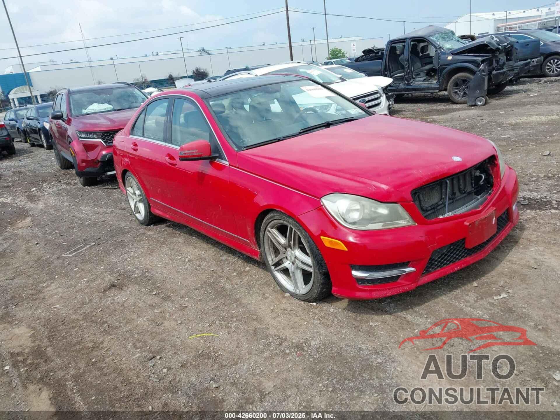 MERCEDES-BENZ C 300 2012 - WDDGF8BB8CR207493