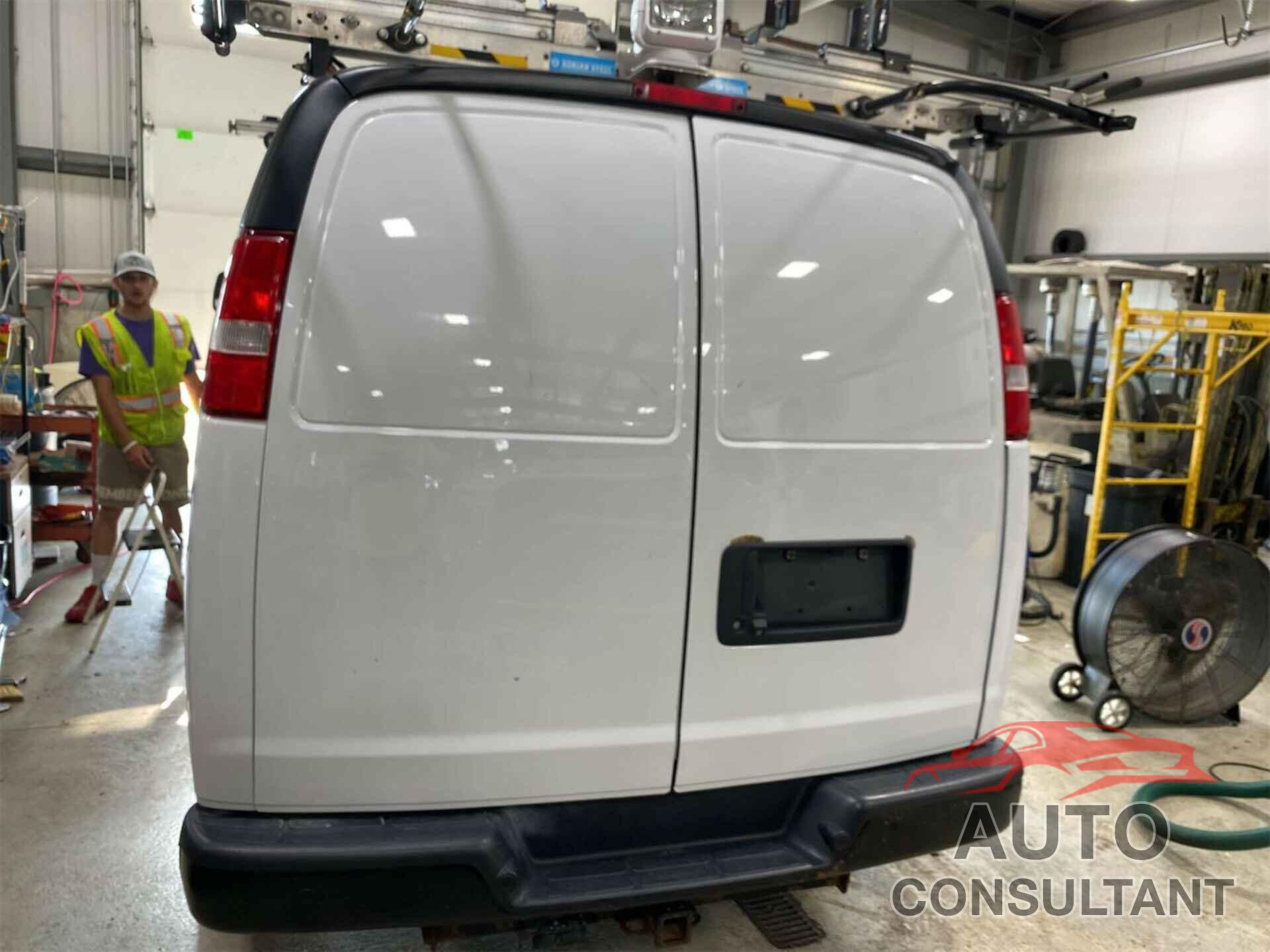 CHEVROLET EXPRESS G2500 2017 - 1GCWGAFF5H1266367