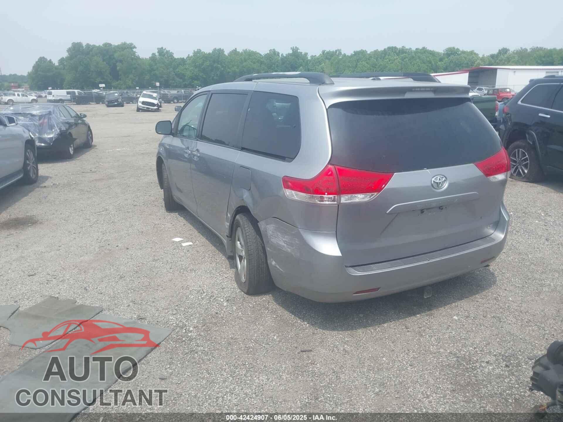 TOYOTA SIENNA 2011 - 5TDKK3DC4BS013309