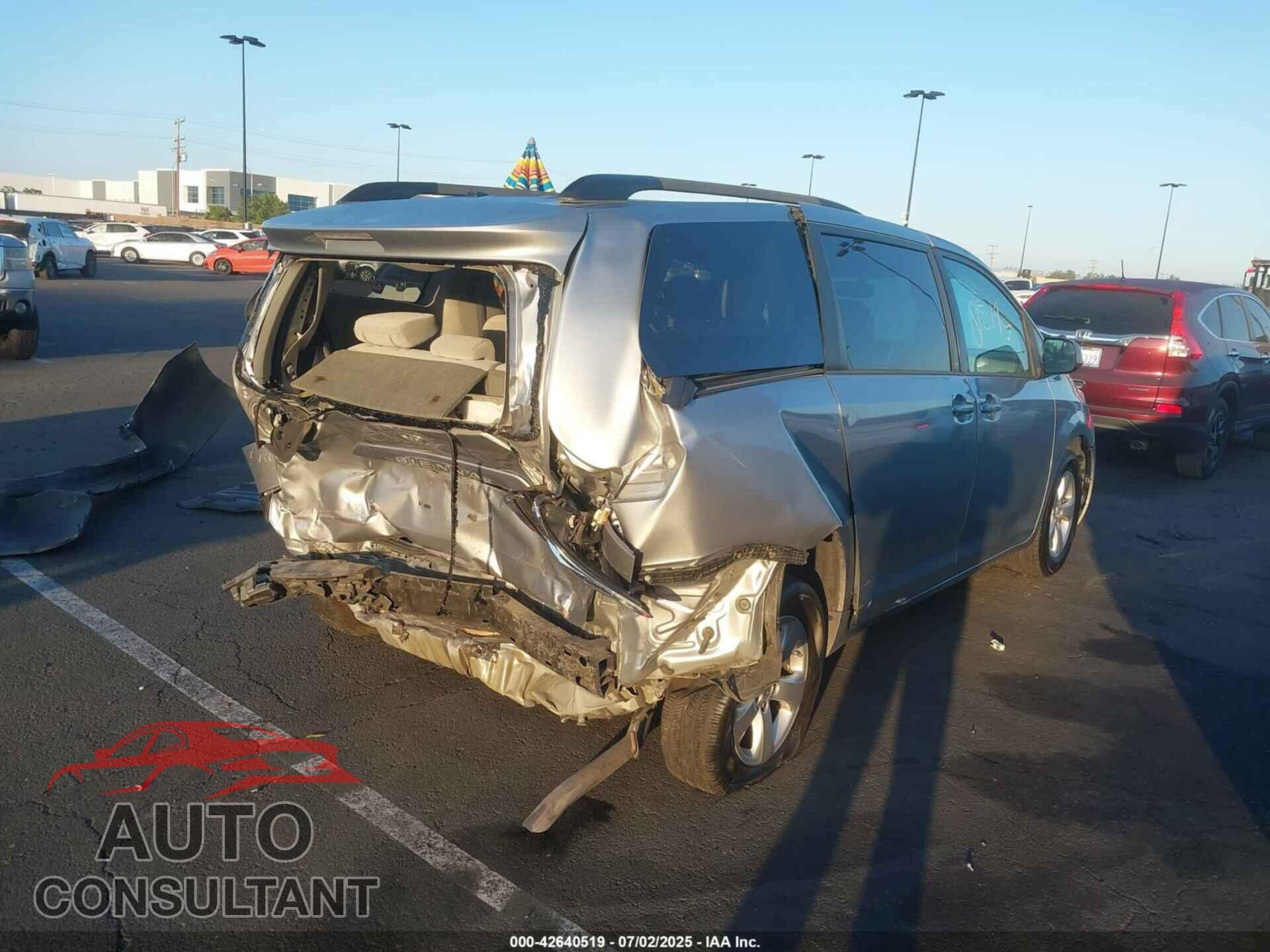 TOYOTA SIENNA 2017 - 5TDKZ3DC2HS856414