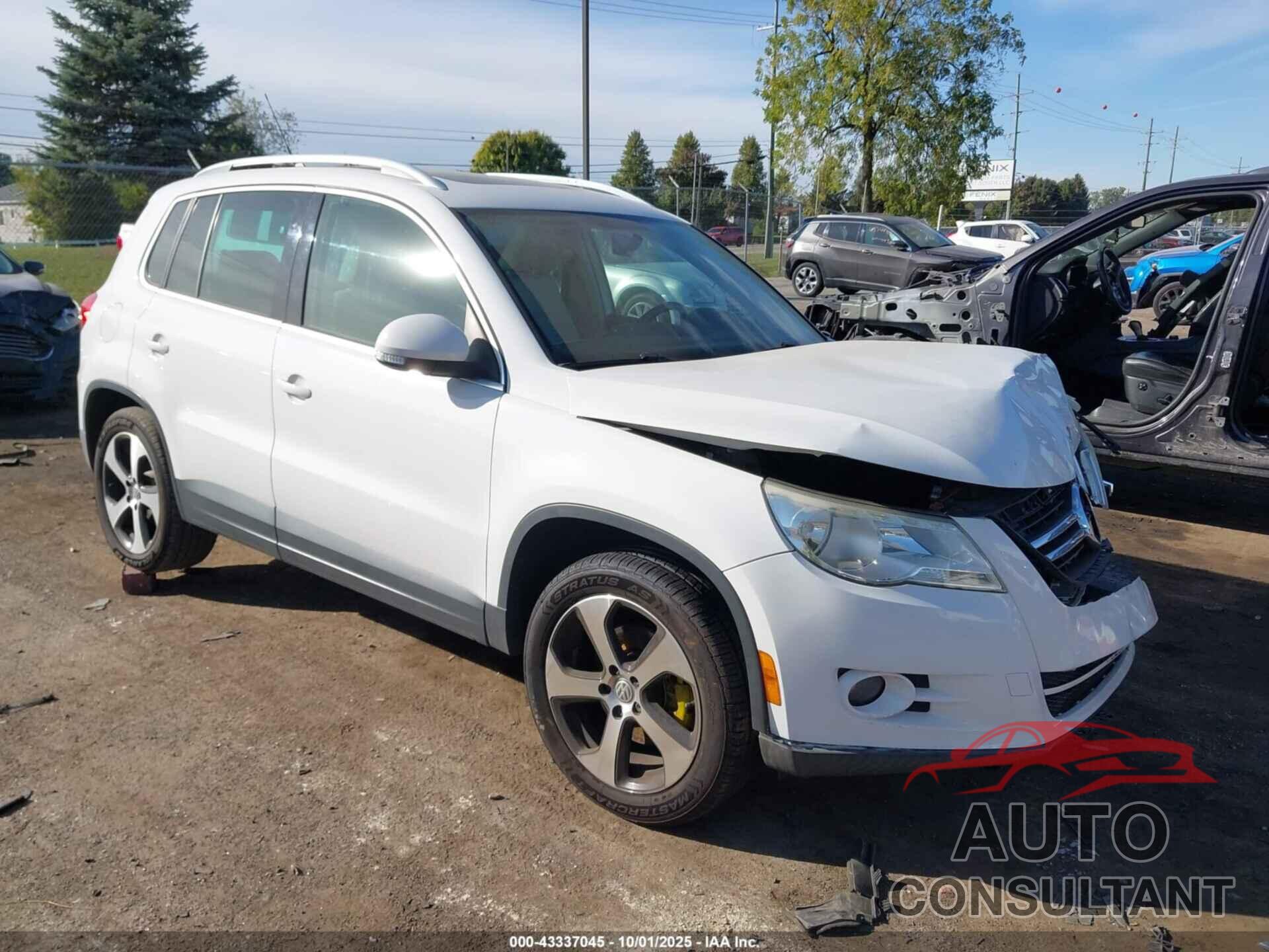 VOLKSWAGEN TIGUAN 2011 - WVGBV7AX8BW501020