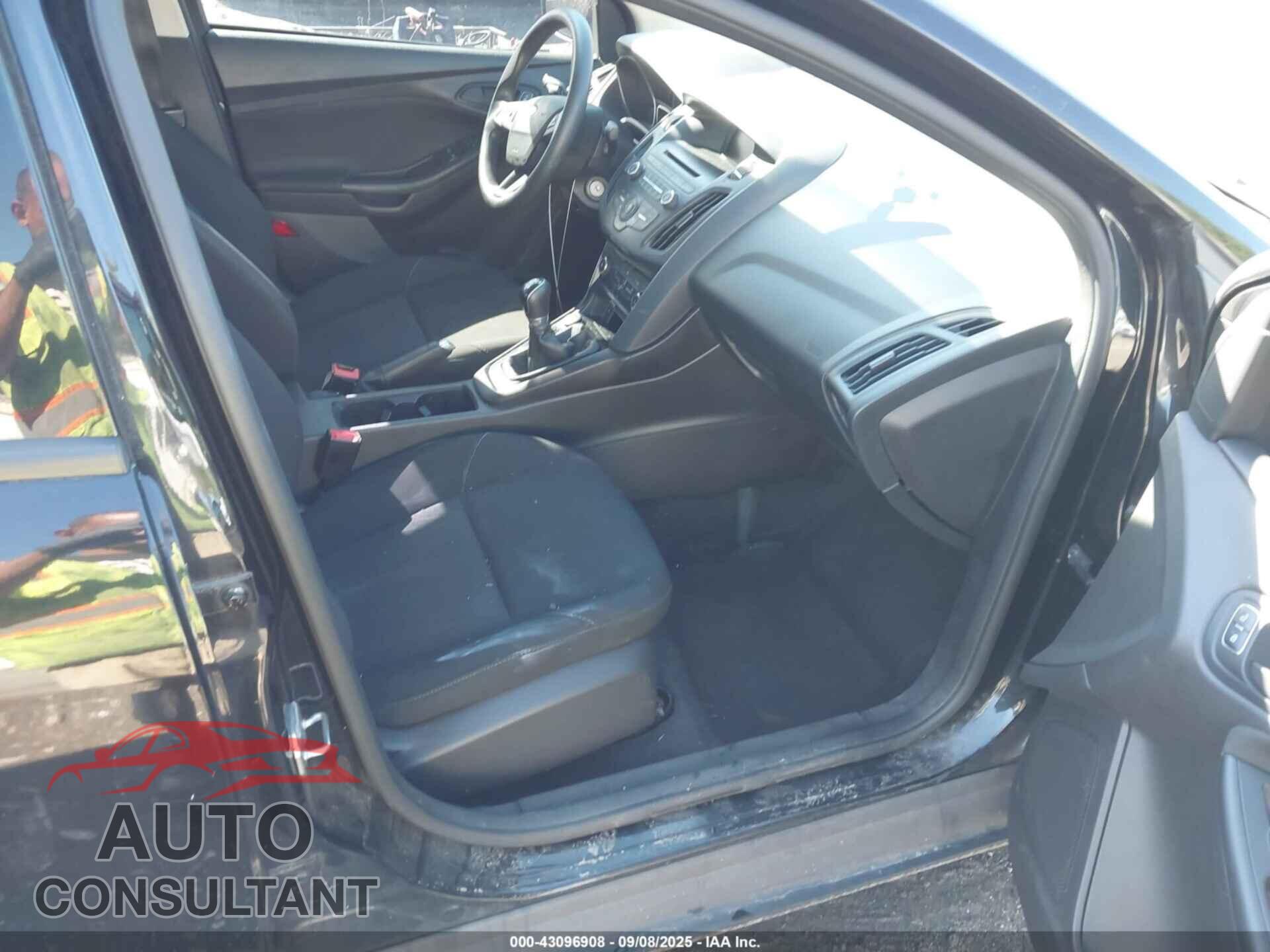 FORD FOCUS 2017 - 1FADP3E20HL334599