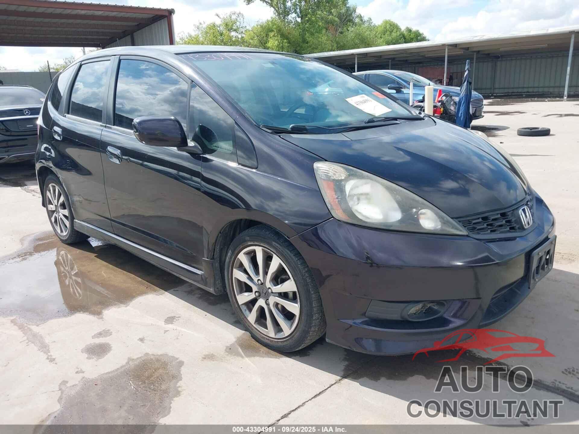 HONDA FIT 2013 - JHMGE8H56DC055229