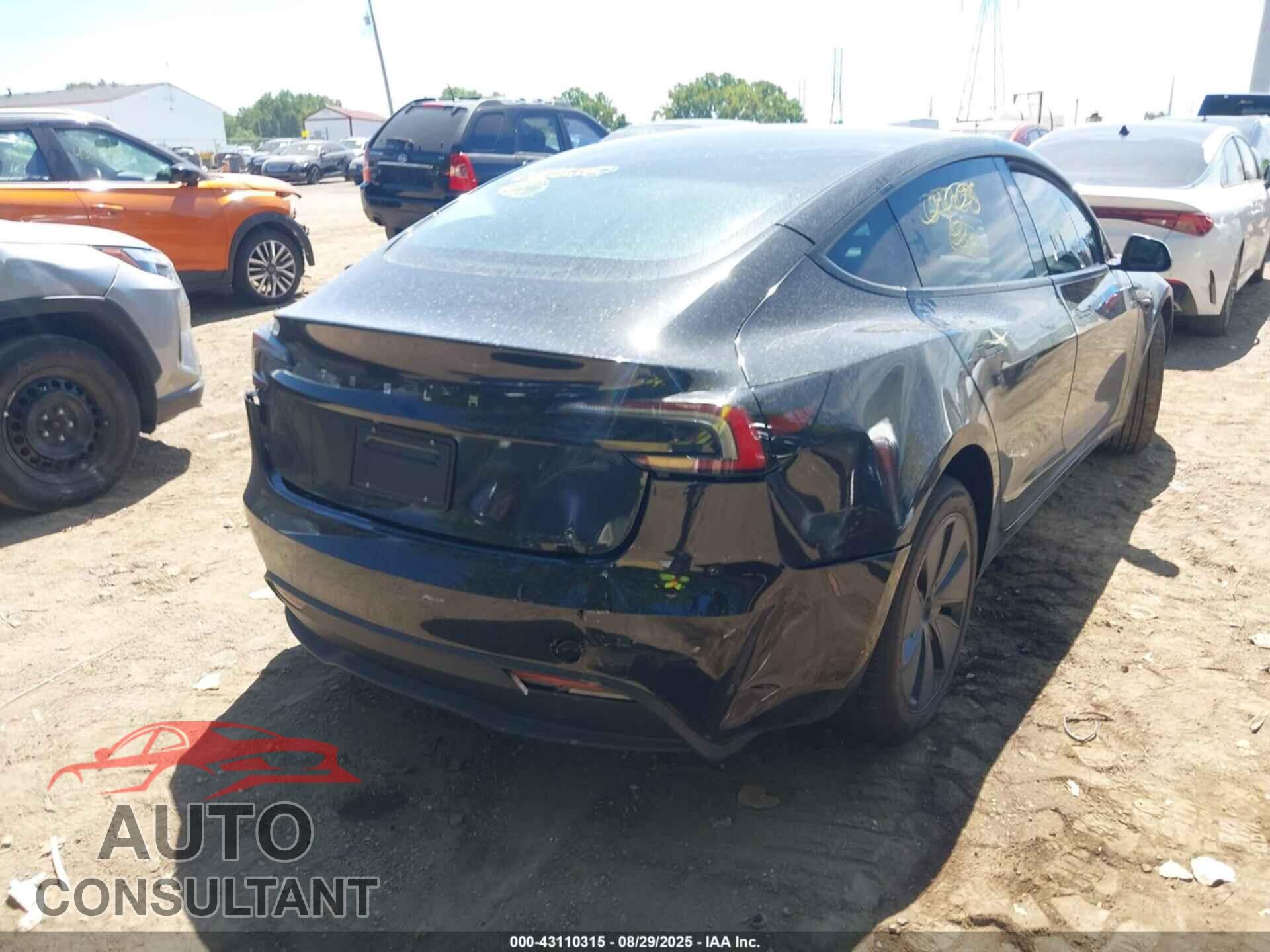 TESLA MODEL 3 2025 - 5YJ3E1EA5SF042108