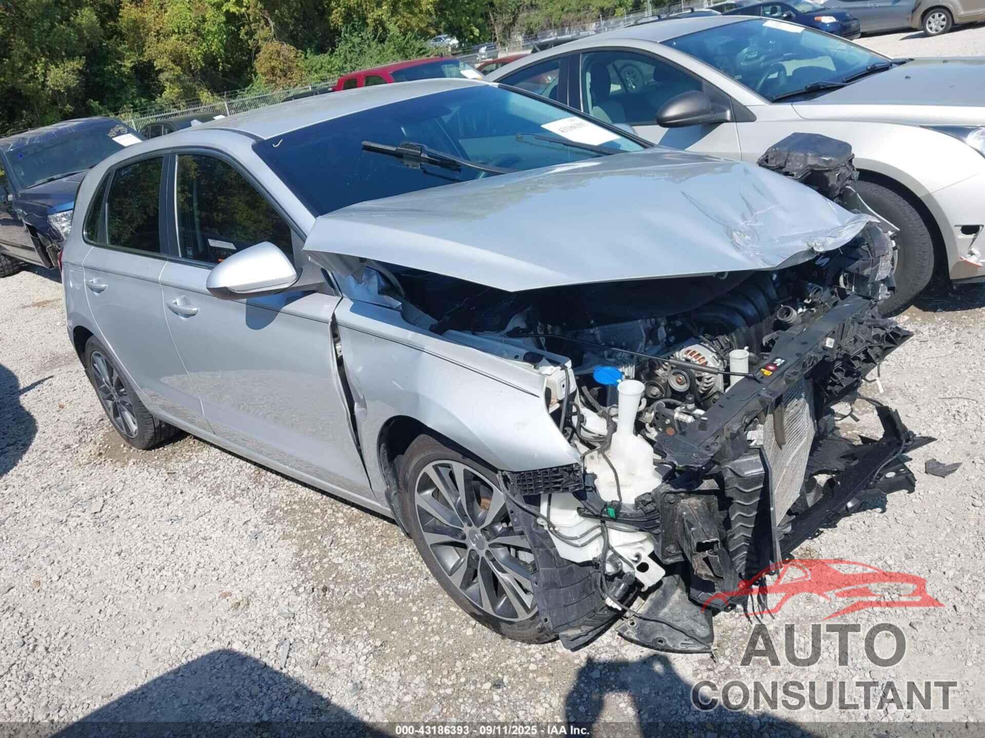 HYUNDAI ELANTRA GT 2019 - KMHH35LE3KU102124