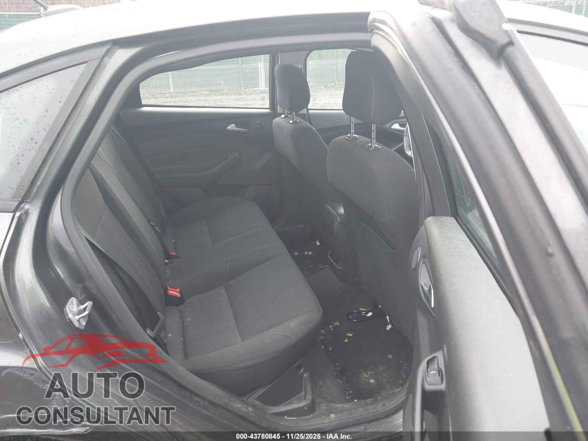 FORD FOCUS 2018 - 1FADP3H22JL210304
