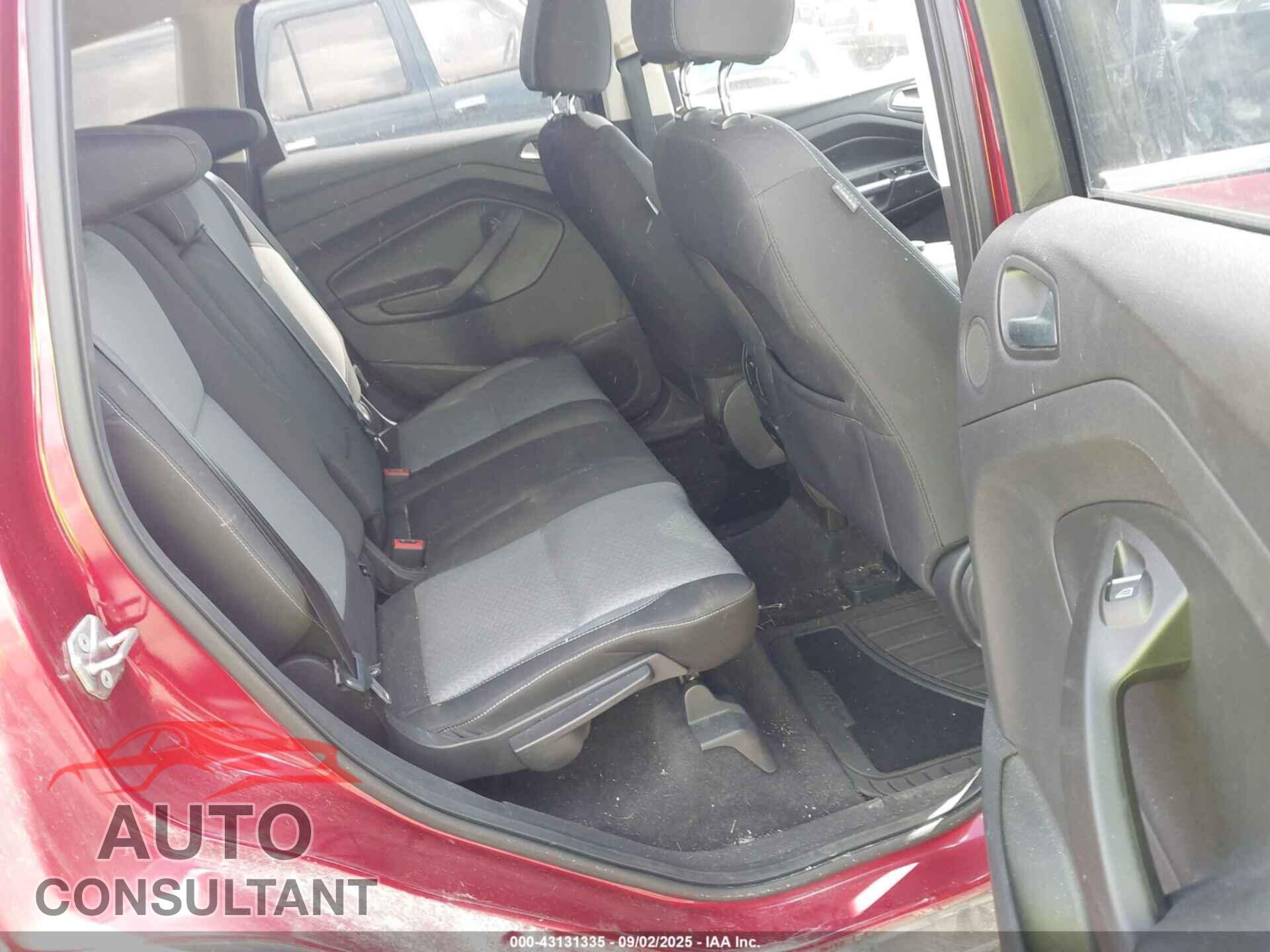 FORD ESCAPE 2017 - 1FMCU9GD7HUC23165