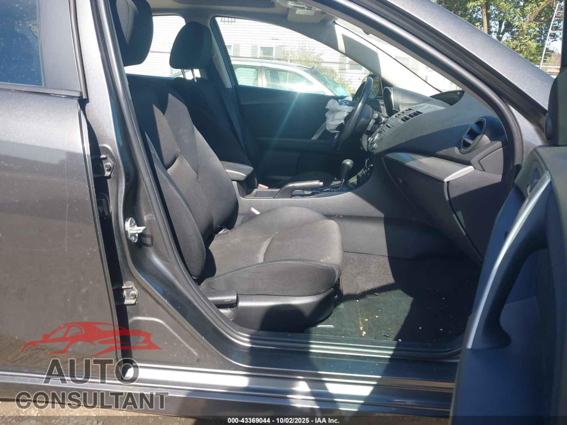 MAZDA MAZDA3 2012 - JM1BL1L68C1510035