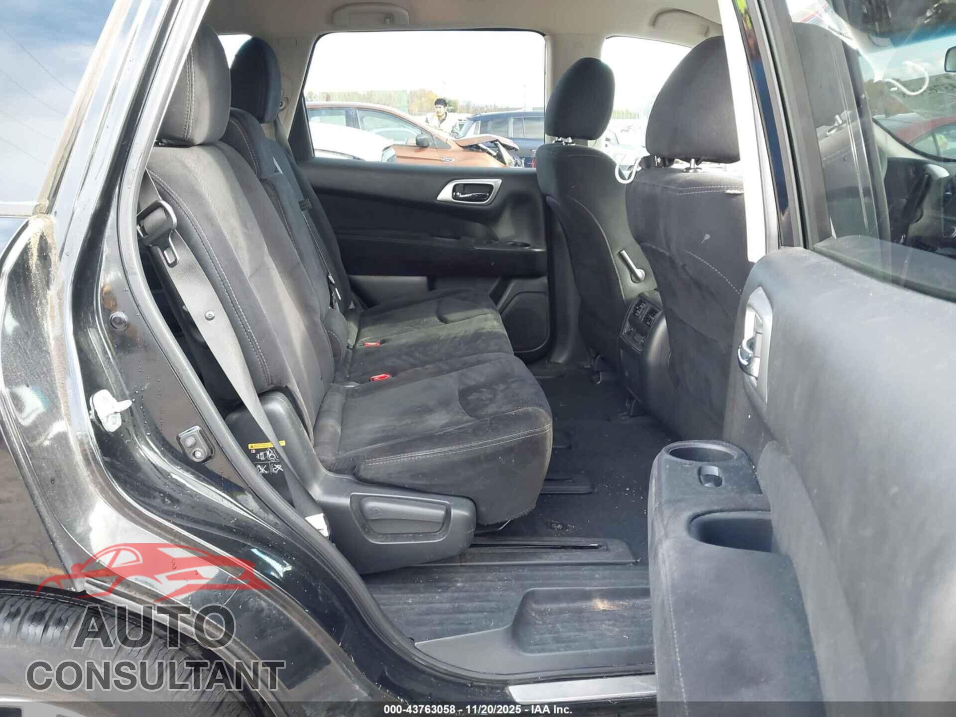 NISSAN PATHFINDER 2015 - 5N1AR2MM9FC613837