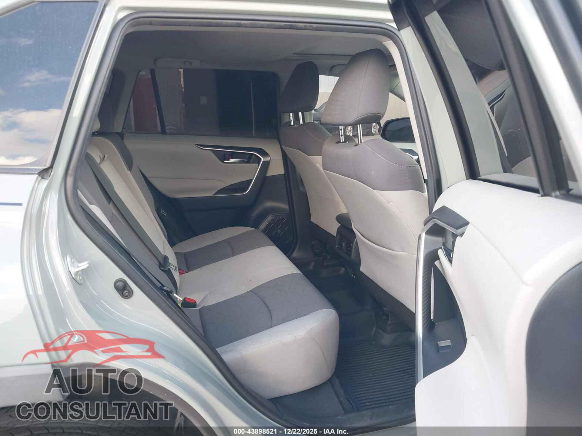 TOYOTA RAV4 2019 - JTMP1RFV3KD040801