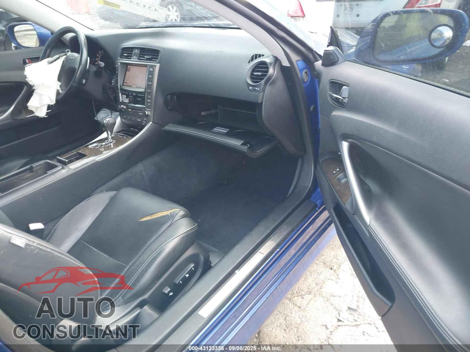 LEXUS IS 350C 2010 - JTHFE2C26A2500818