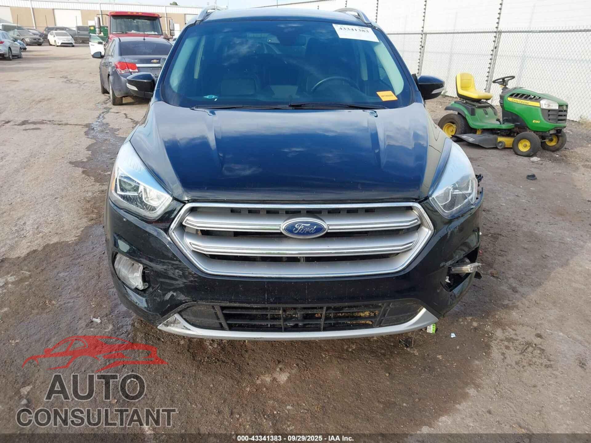 FORD ESCAPE 2017 - 1FMCU0J96HUB88764