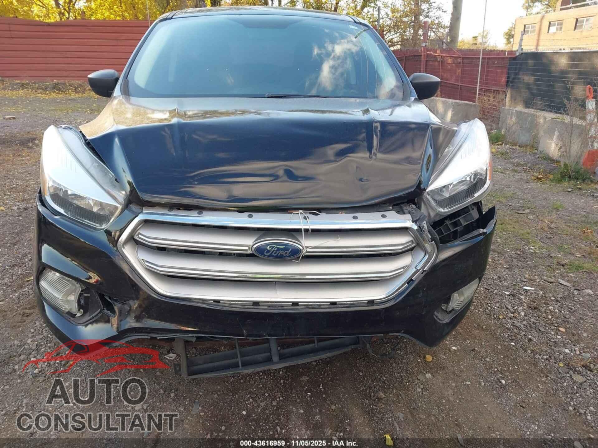 FORD ESCAPE 2017 - 1FMCU0F73HUC32002