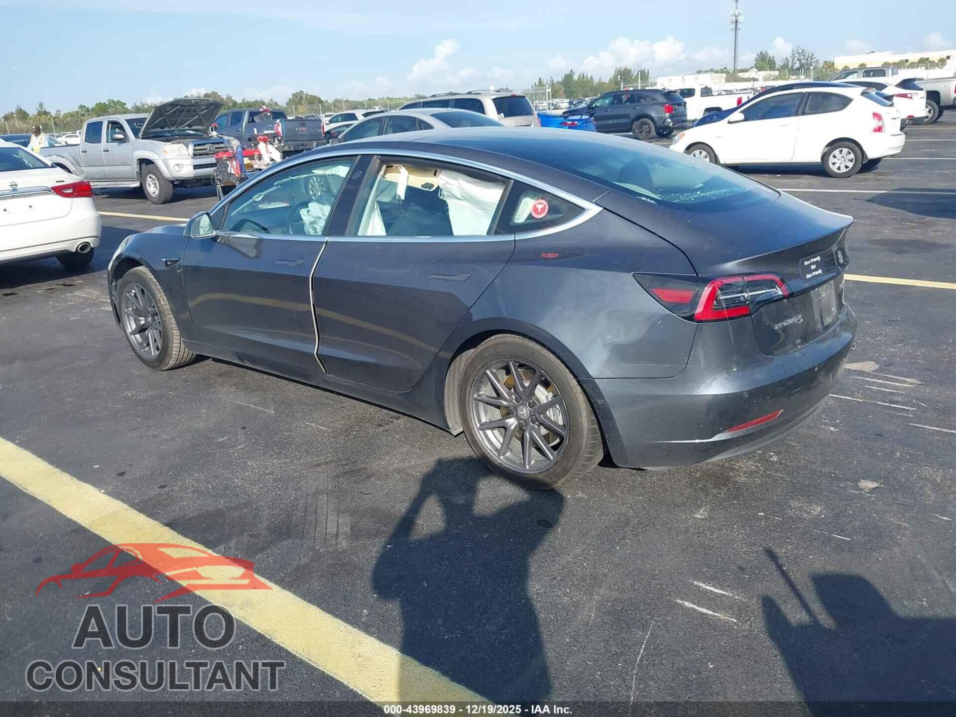 TESLA MODEL 3 2018 - 5YJ3E1EA7JF026779