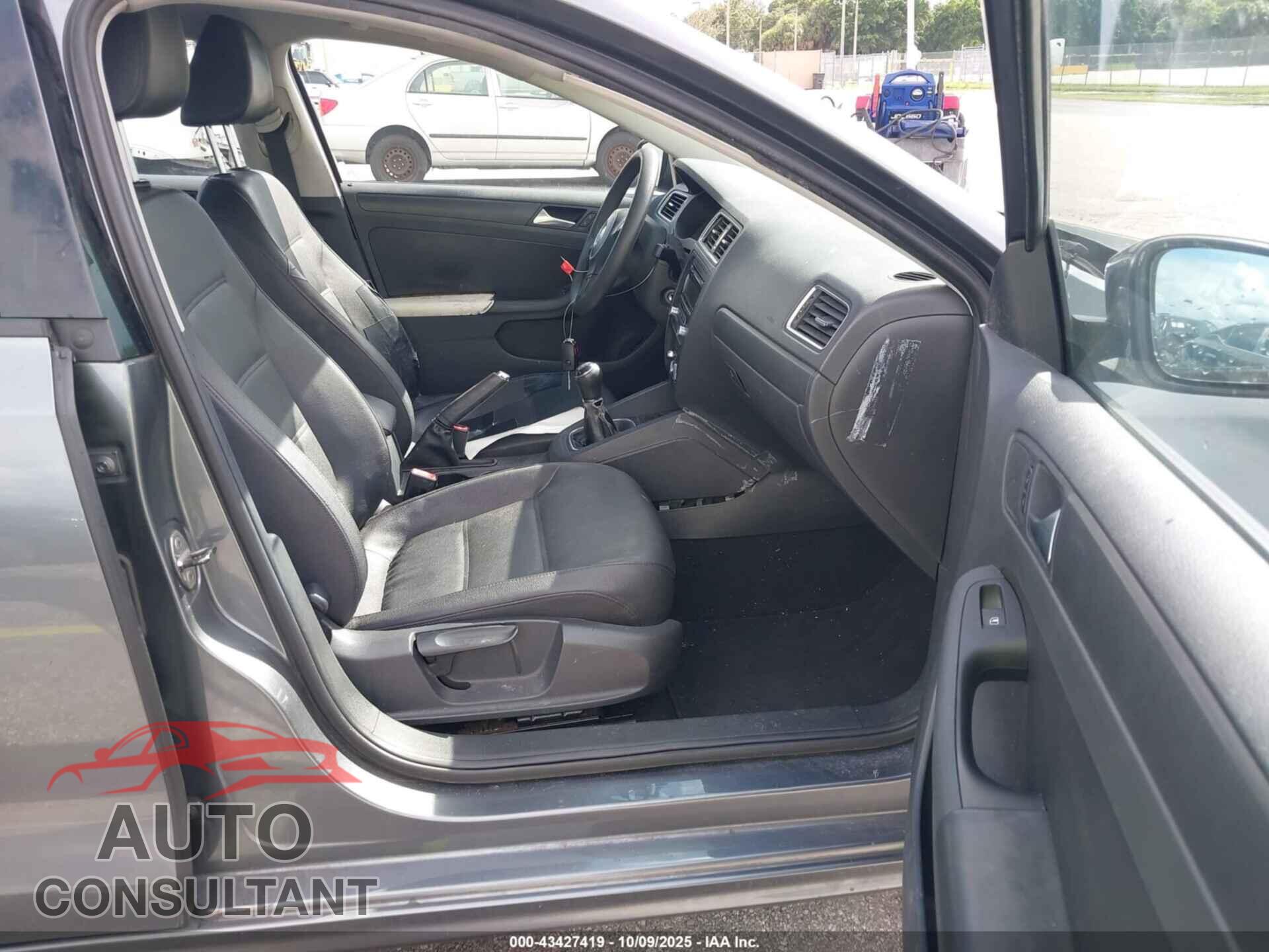VOLKSWAGEN JETTA 2012 - 3VWBX7AJ8CM472255