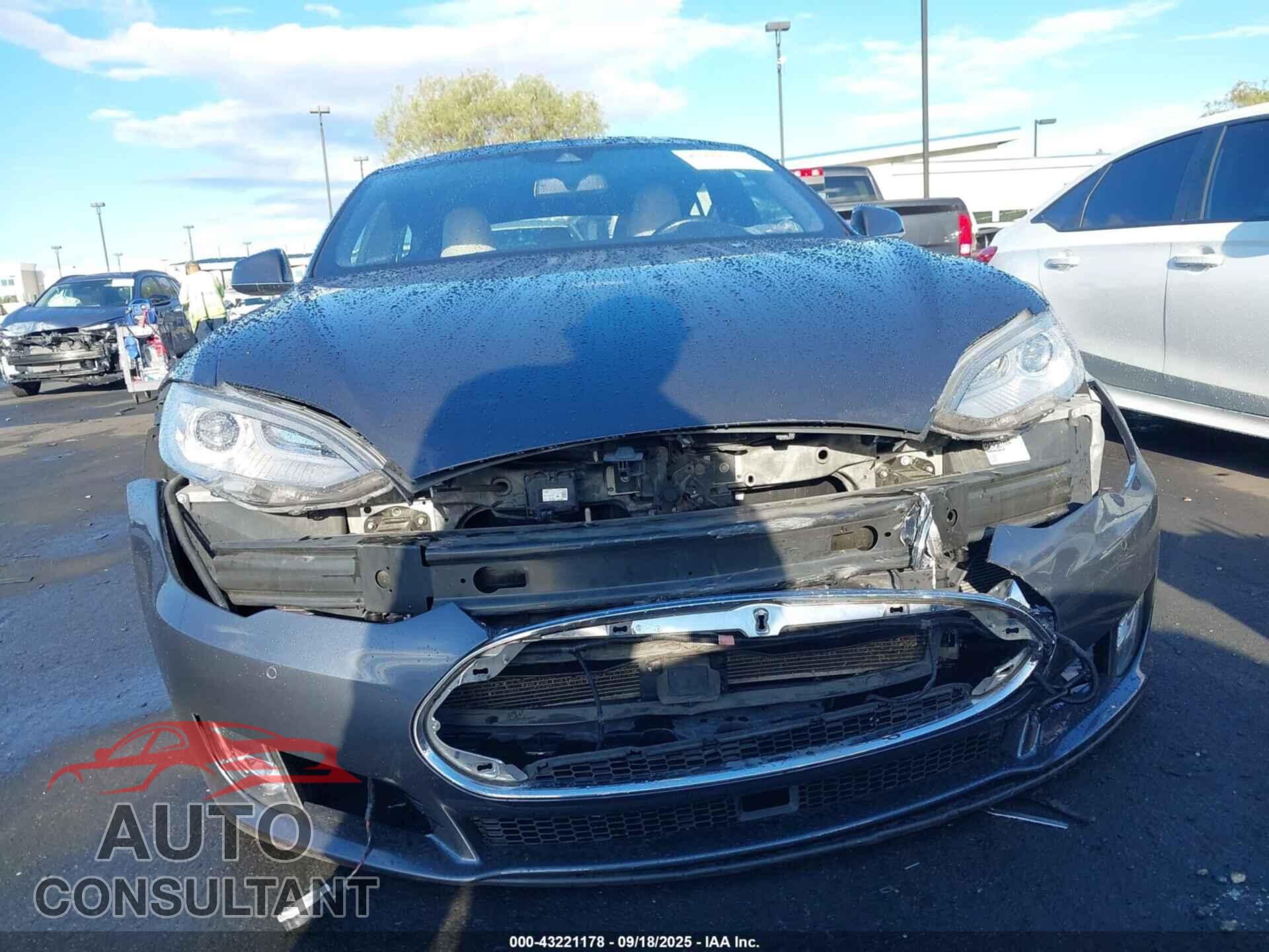 TESLA MODEL S 2016 - 5YJSA1E18GF123909