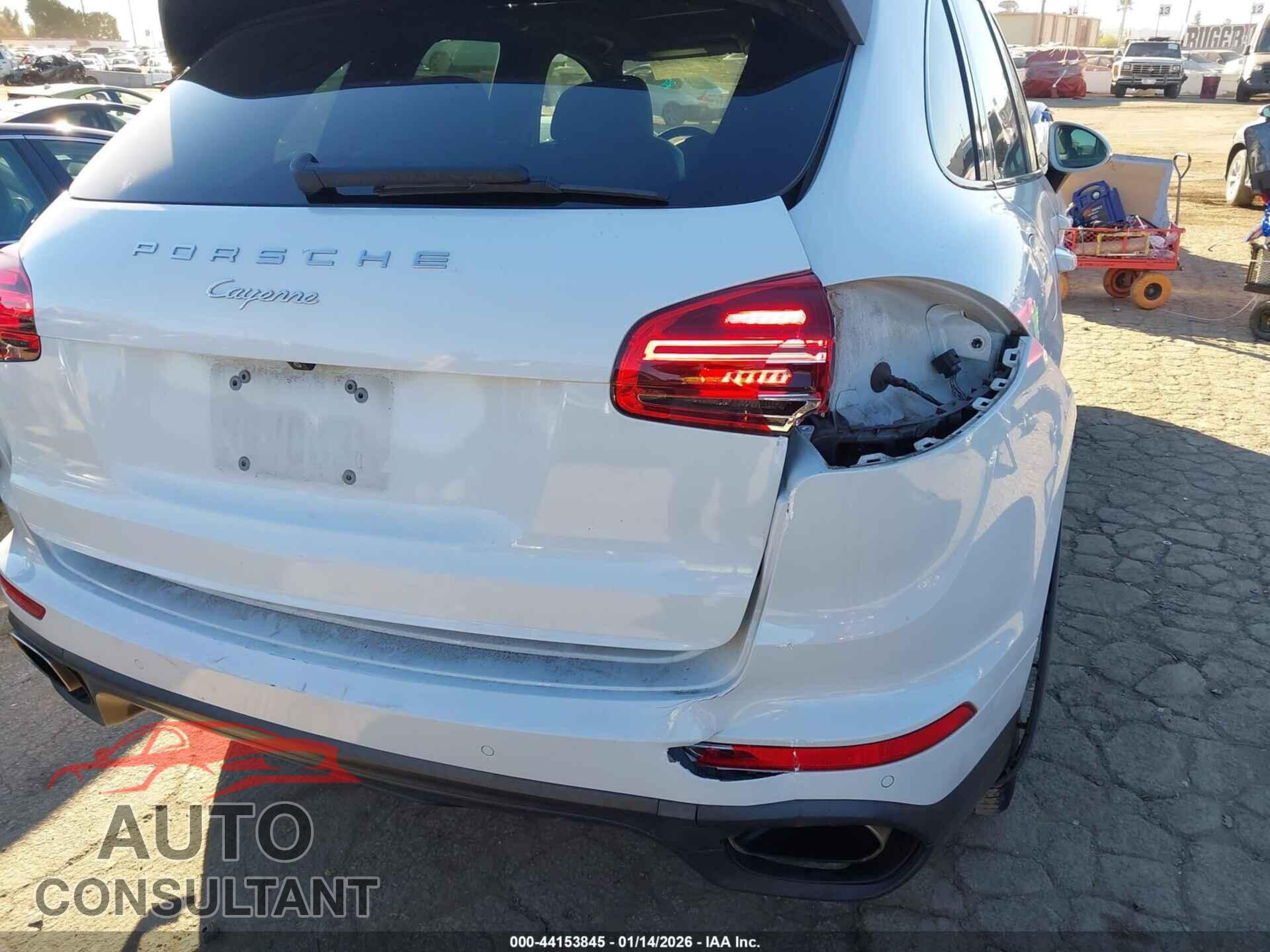 PORSCHE CAYENNE 2016 - WP1AA2A22GLA08217