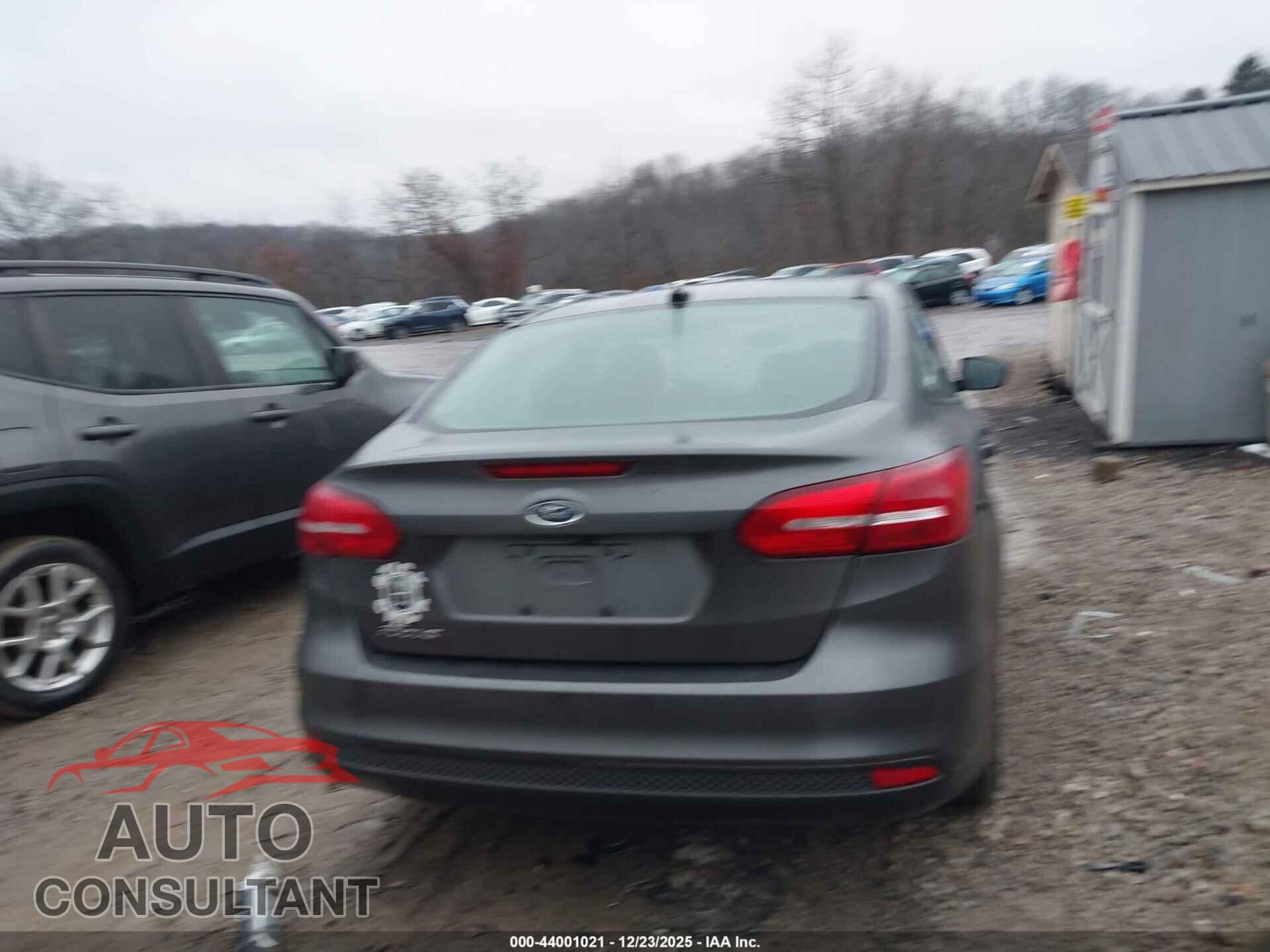 FORD FOCUS 2017 - 1FADP3E21HL298731