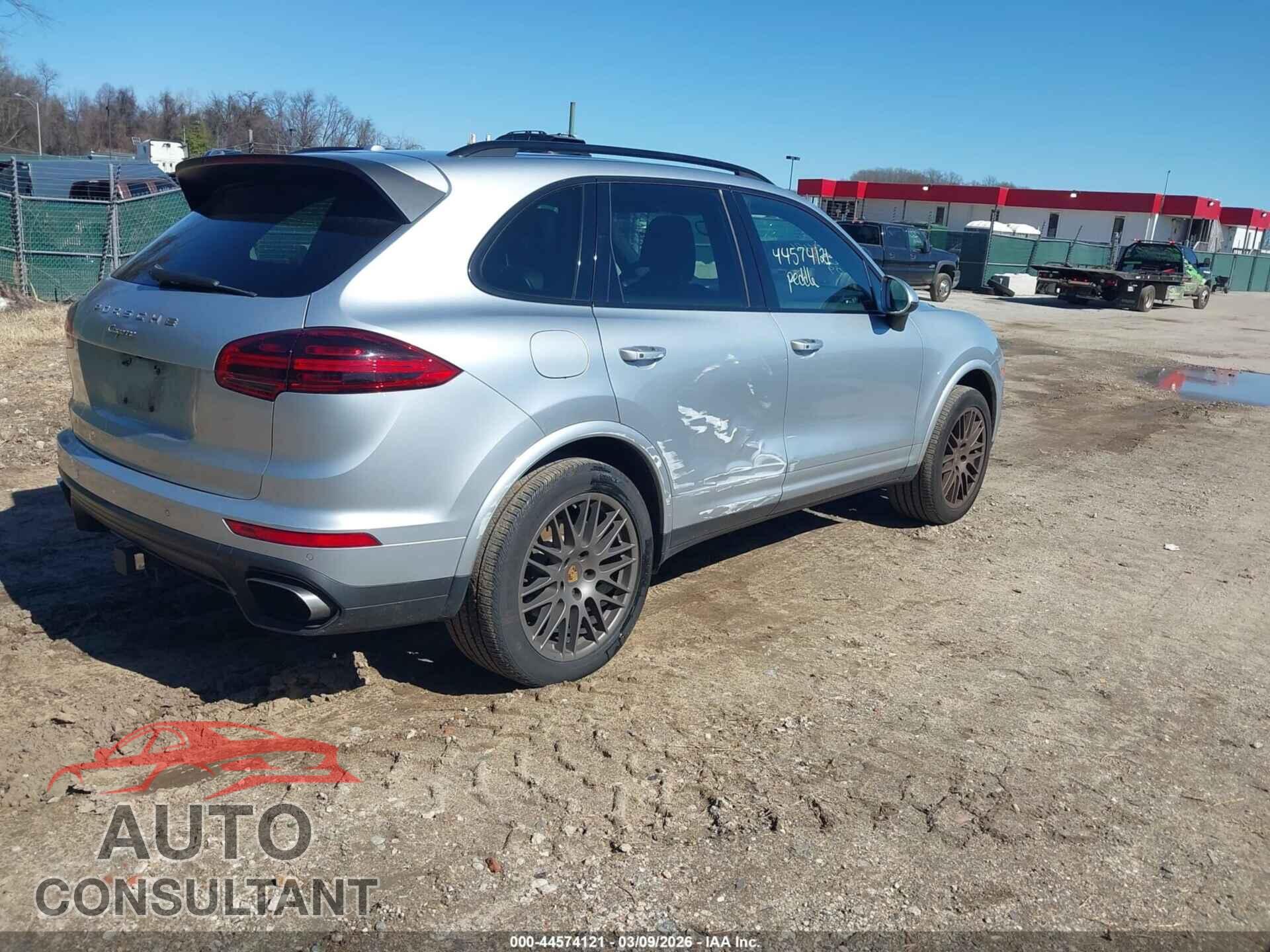 PORSCHE CAYENNE 2017 - WP1AA2A23HKA84228
