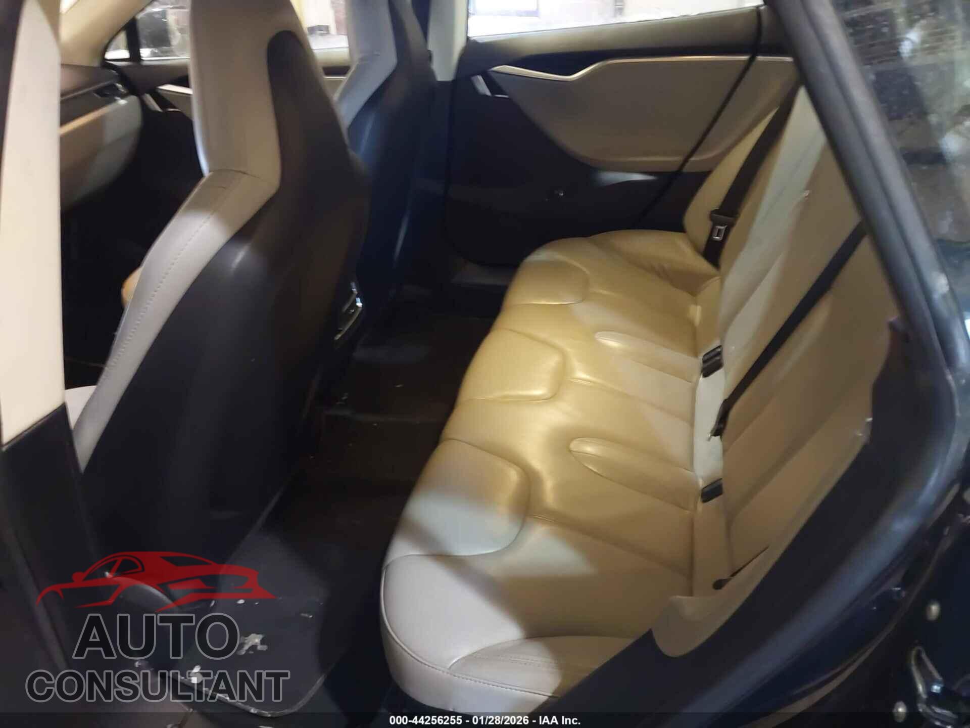 TESLA MODEL S 2013 - 5YJSA1CN2DFP04064