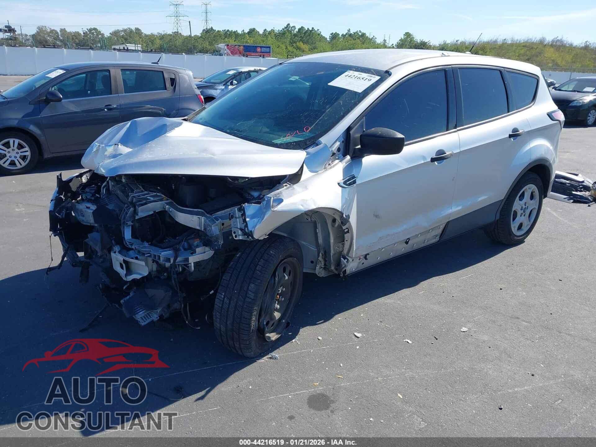 FORD ESCAPE 2017 - 1FMCU0F76HUC07224