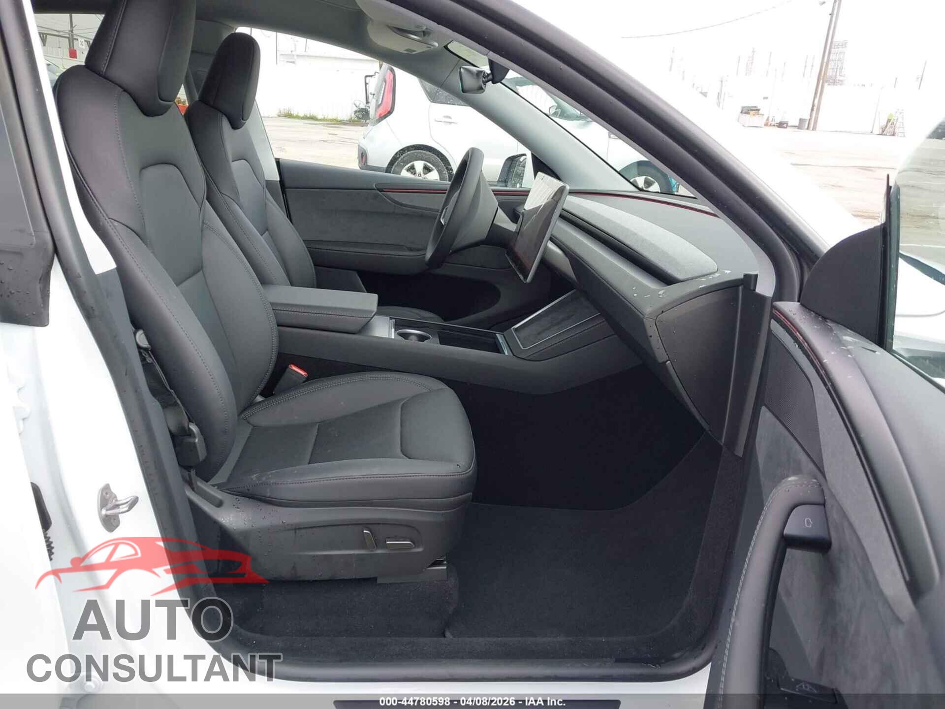 TESLA MODEL Y 2026 - 7SAYGDED2TF547619