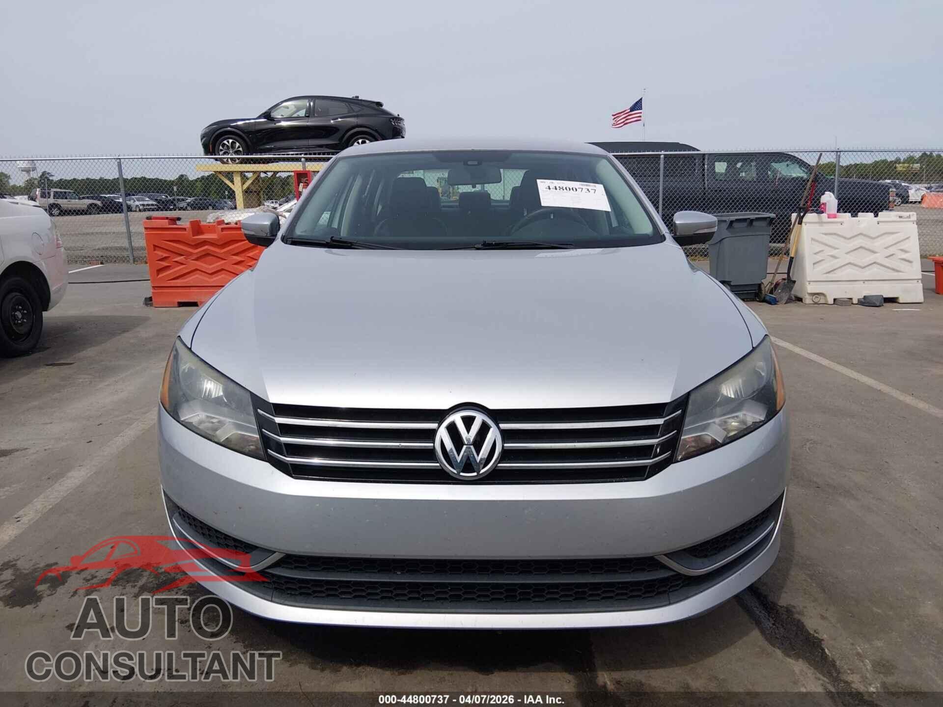 VOLKSWAGEN PASSAT 2015 - 1VWAT7A31FC056756