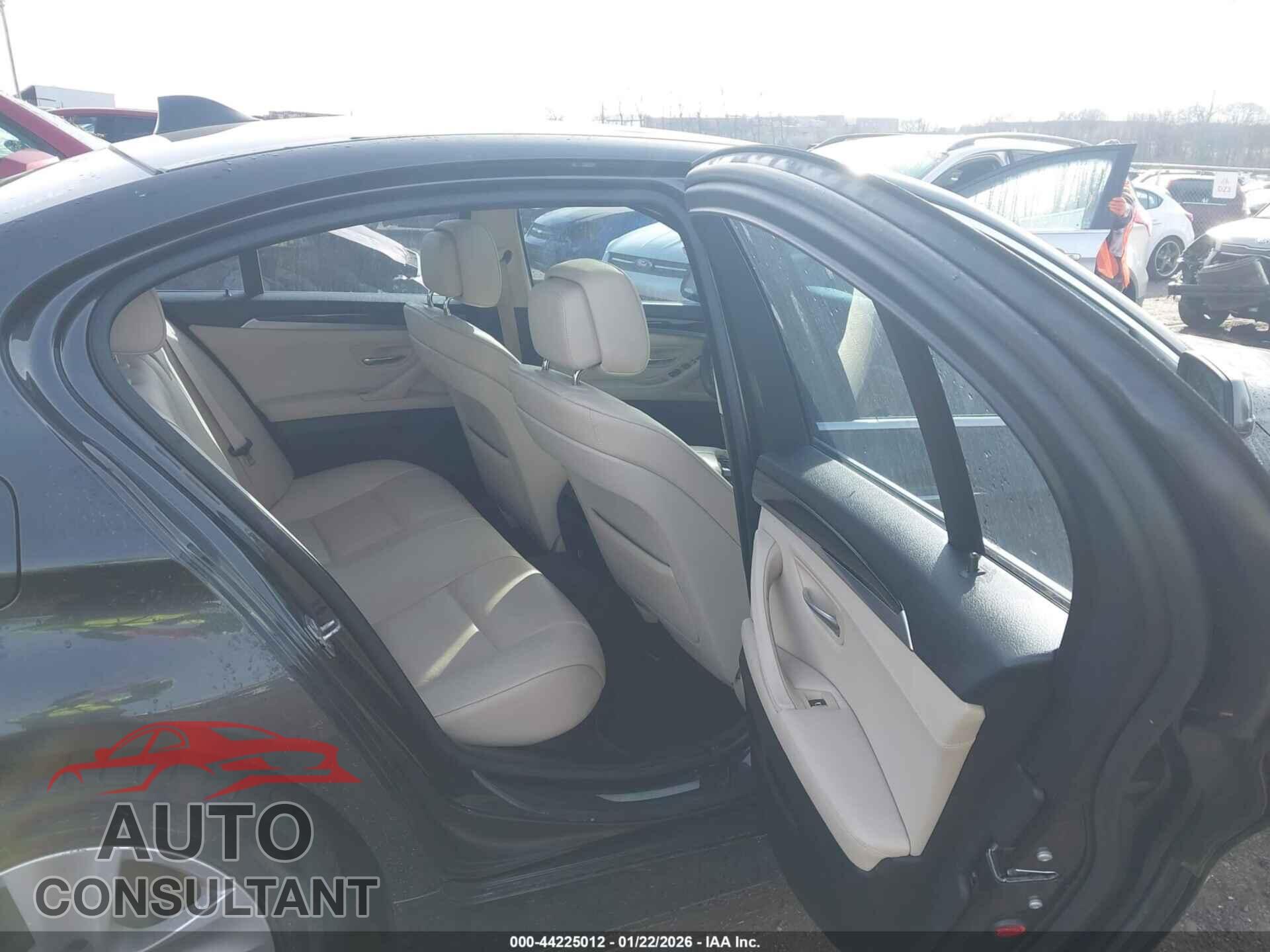 BMW 528I 2012 - WBAXH5C59CDW09836