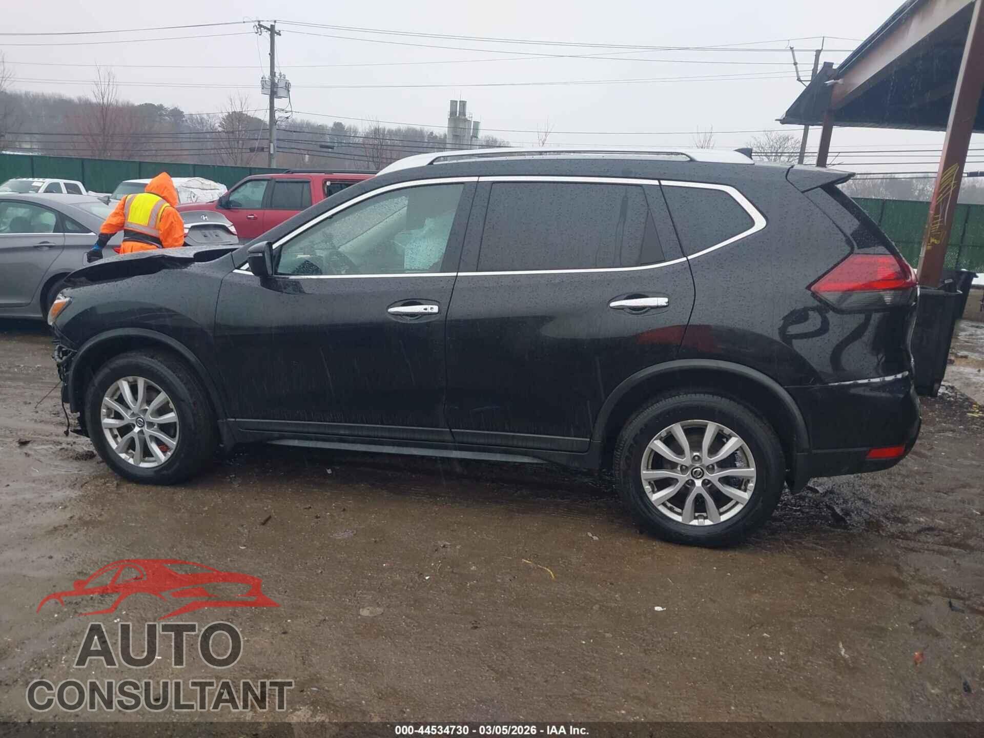 NISSAN ROGUE 2018 - KNMAT2MVXJP623082