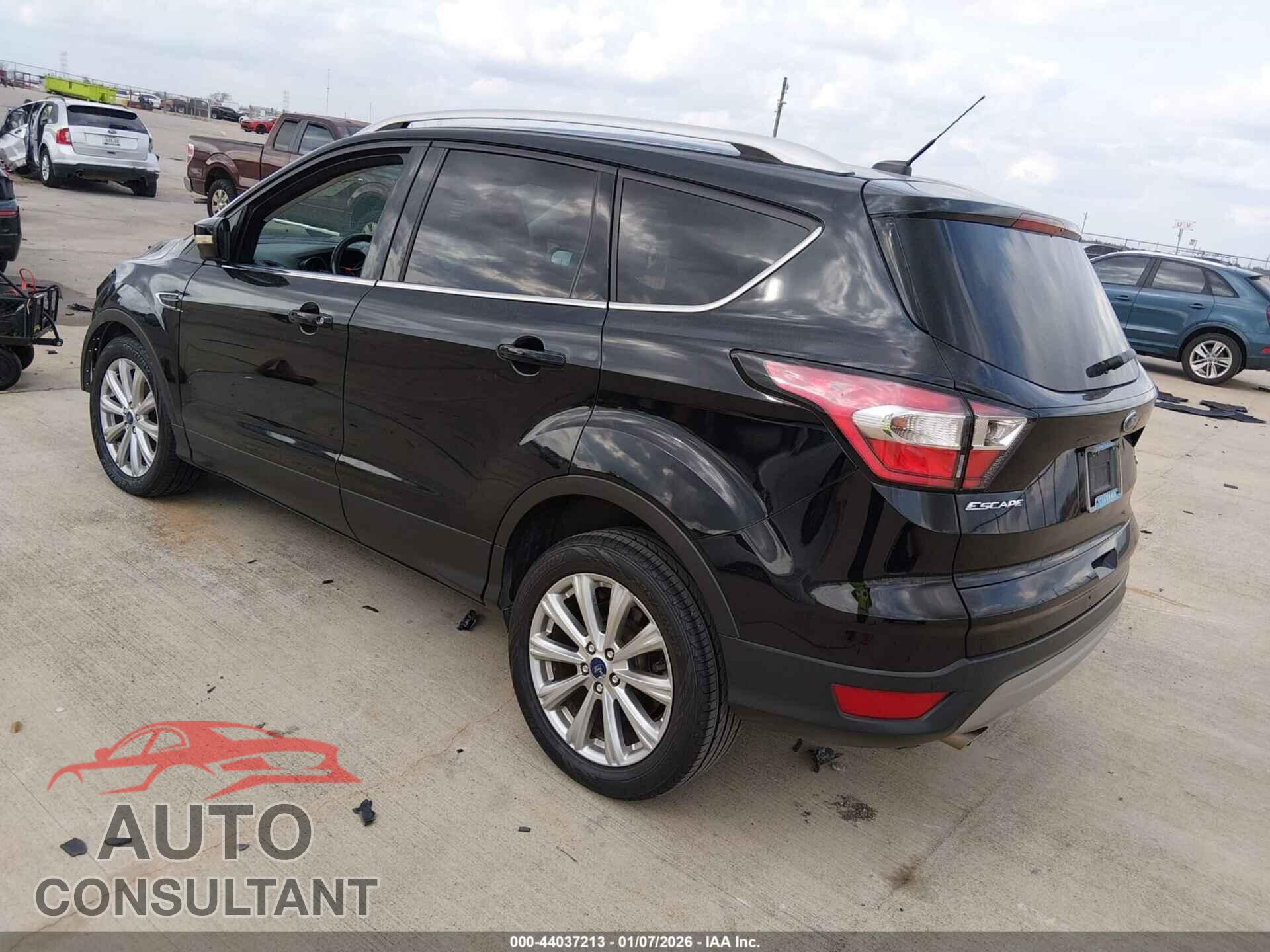 FORD ESCAPE 2017 - 1FMCU0JD4HUC87068