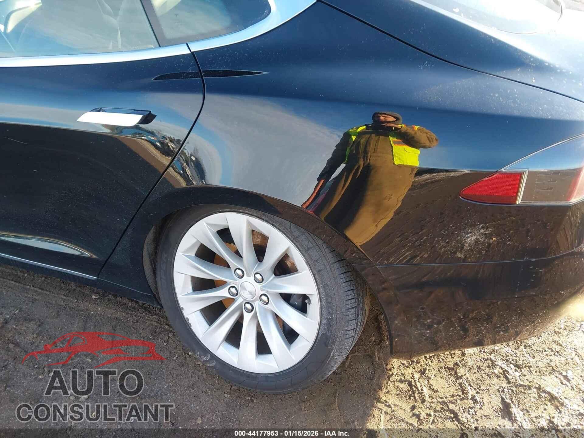 TESLA MODEL S 2016 - 5YJSA1E21GF158185