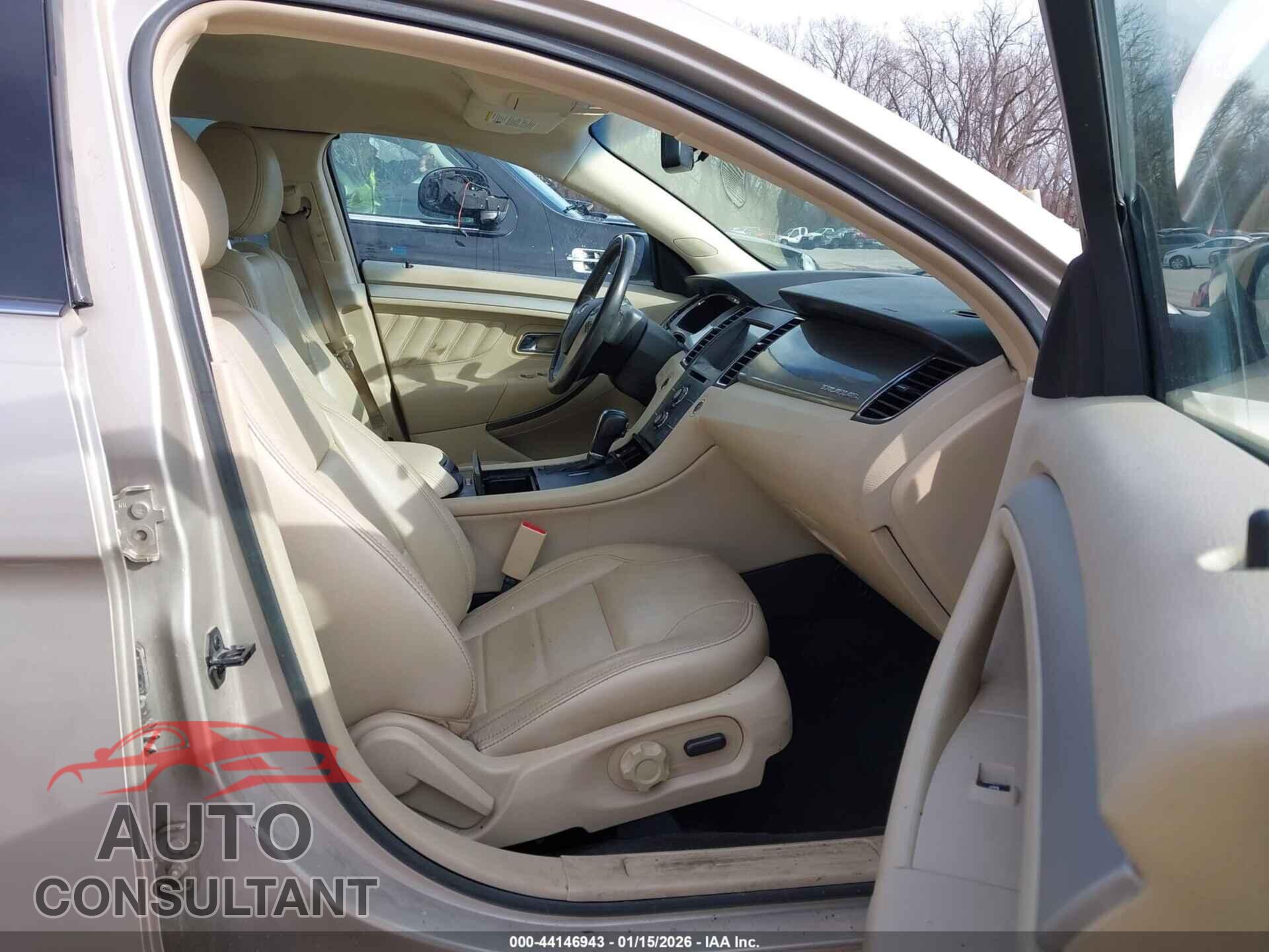 FORD TAURUS 2017 - 1FAHP2E86HG117535