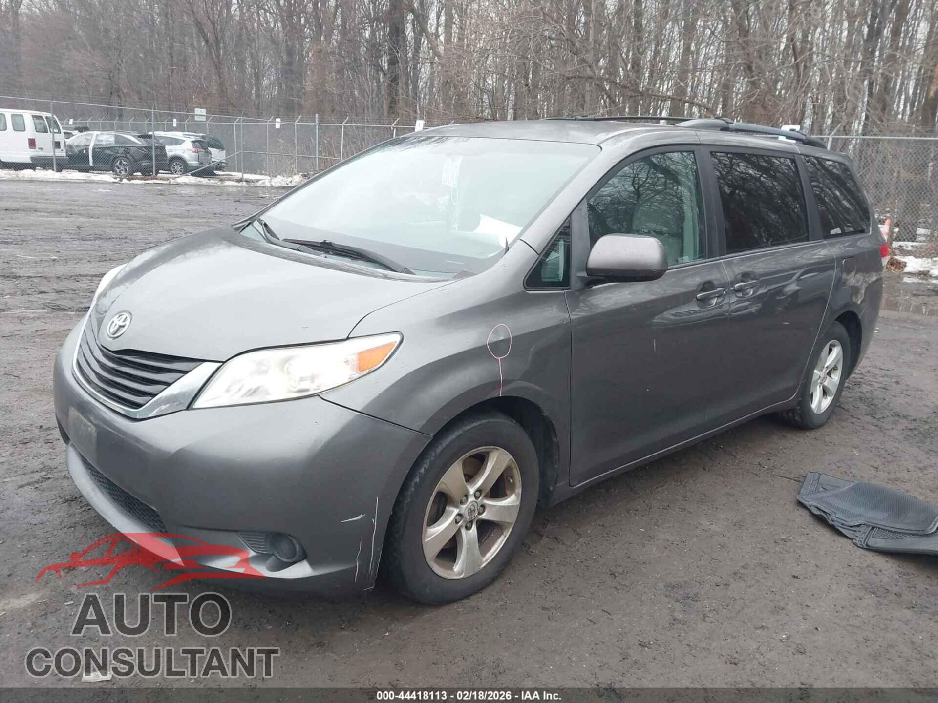 TOYOTA SIENNA 2011 - 5TDKK3DC5BS175613
