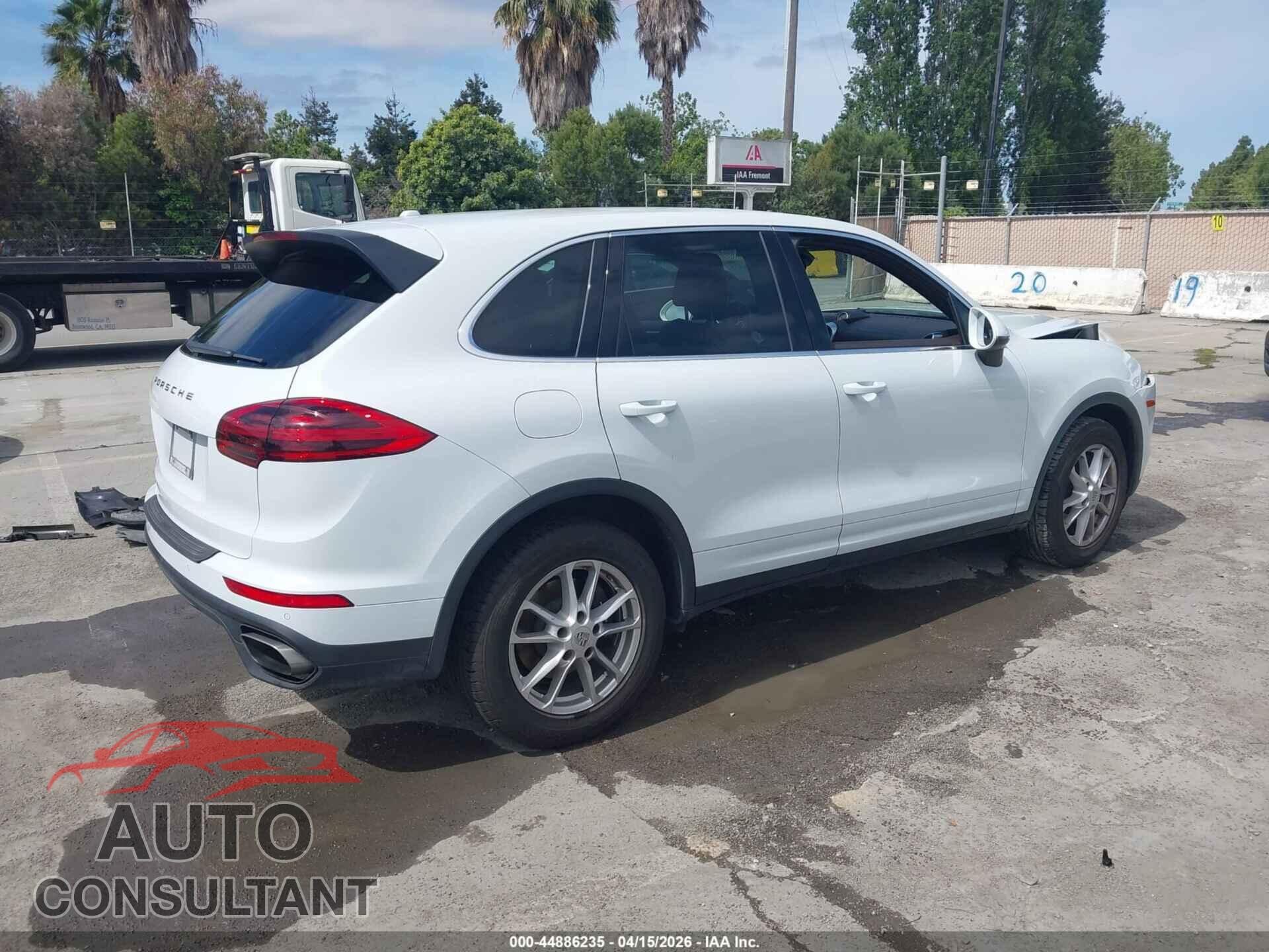 PORSCHE CAYENNE 2016 - WP1AA2A26GKA36463