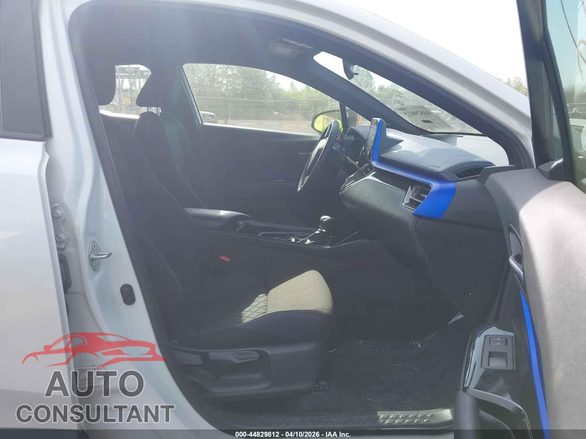 TOYOTA C-HR 2020 - JTNKHMBX4L1069352