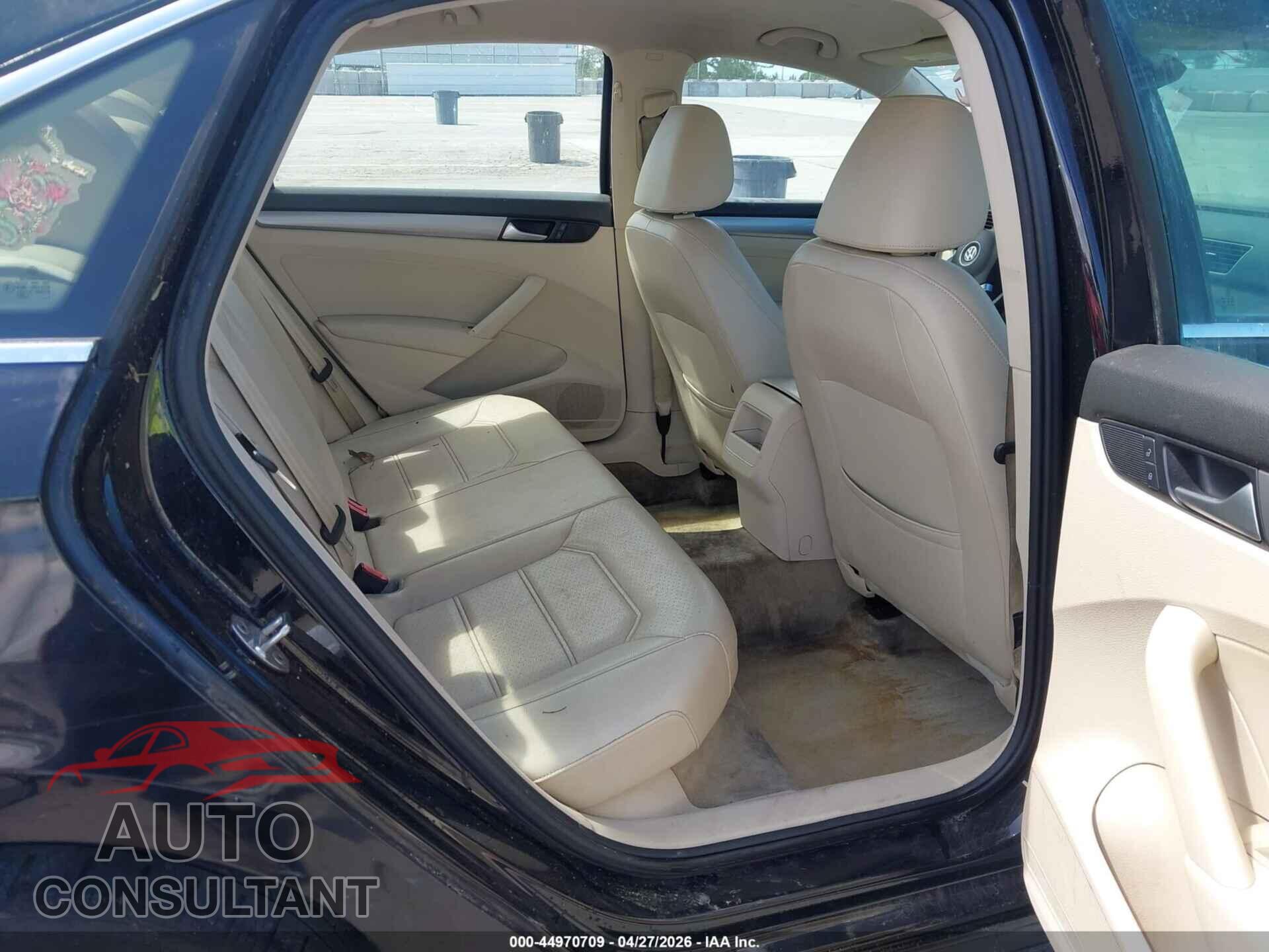 VOLKSWAGEN PASSAT 2015 - 1VWAT7A37FC093942