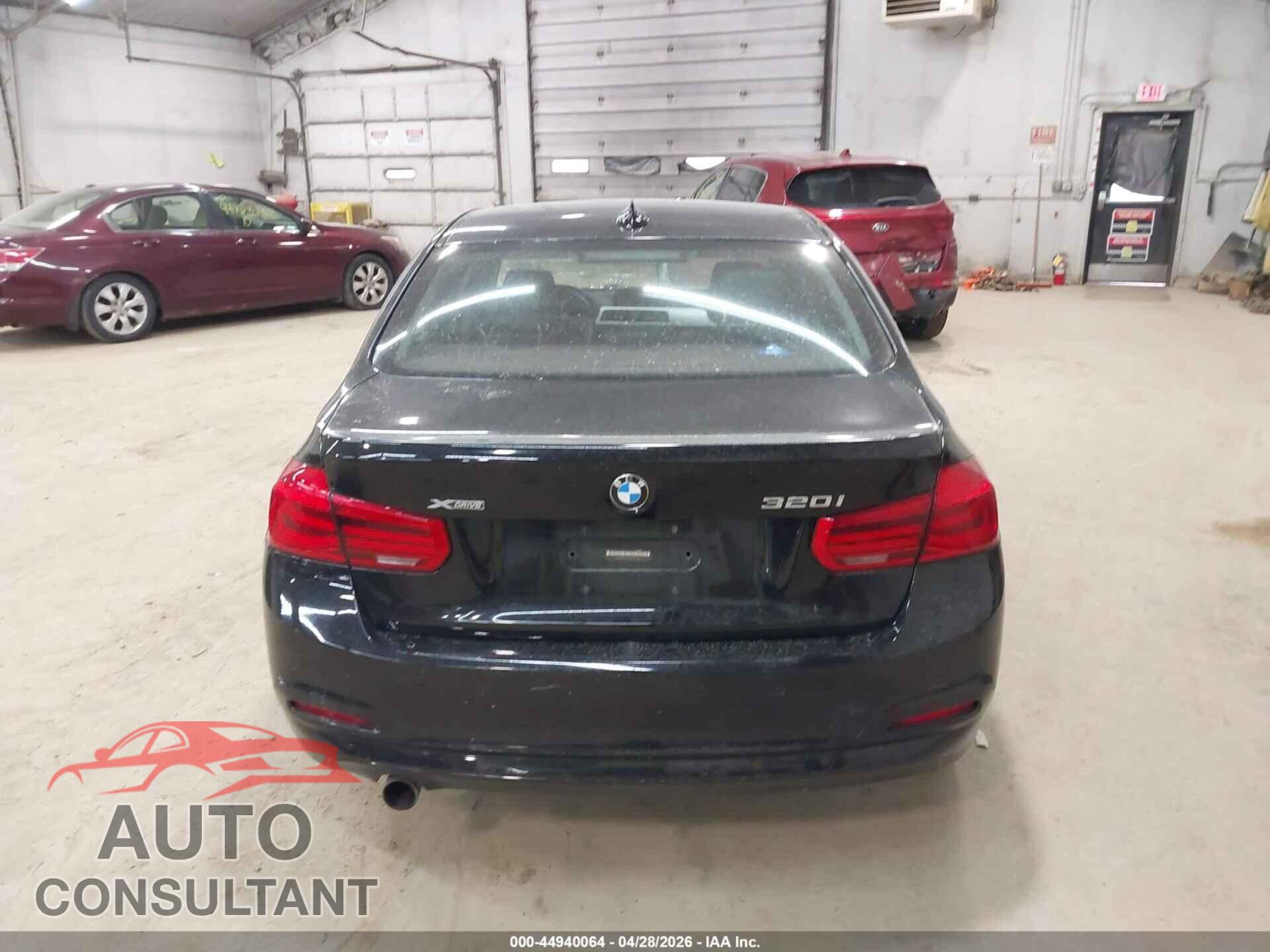 BMW 320I 2016 - WBA8E5G51GNT40058