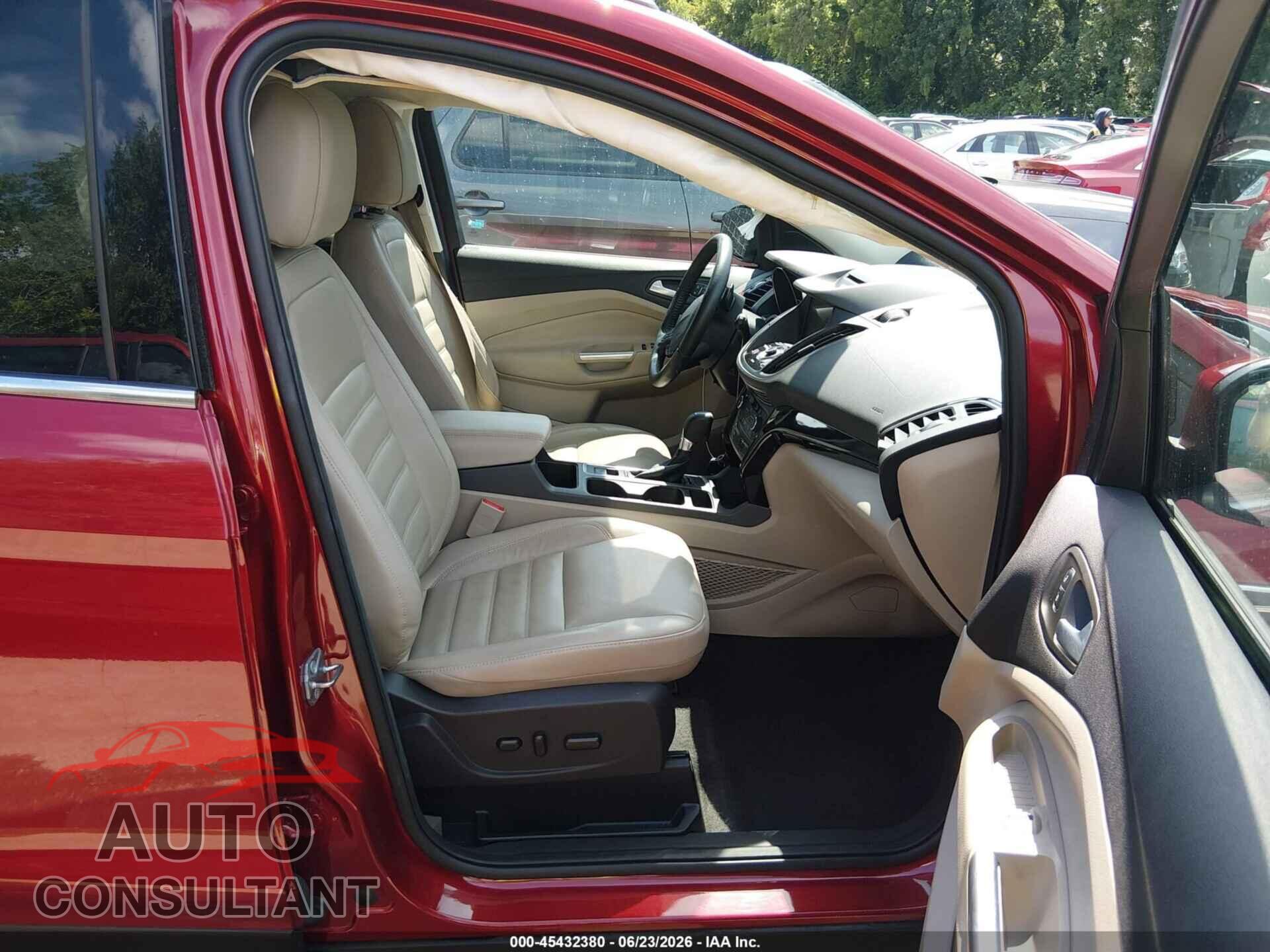 FORD ESCAPE 2017 - 1FMCU9J91HUE95229