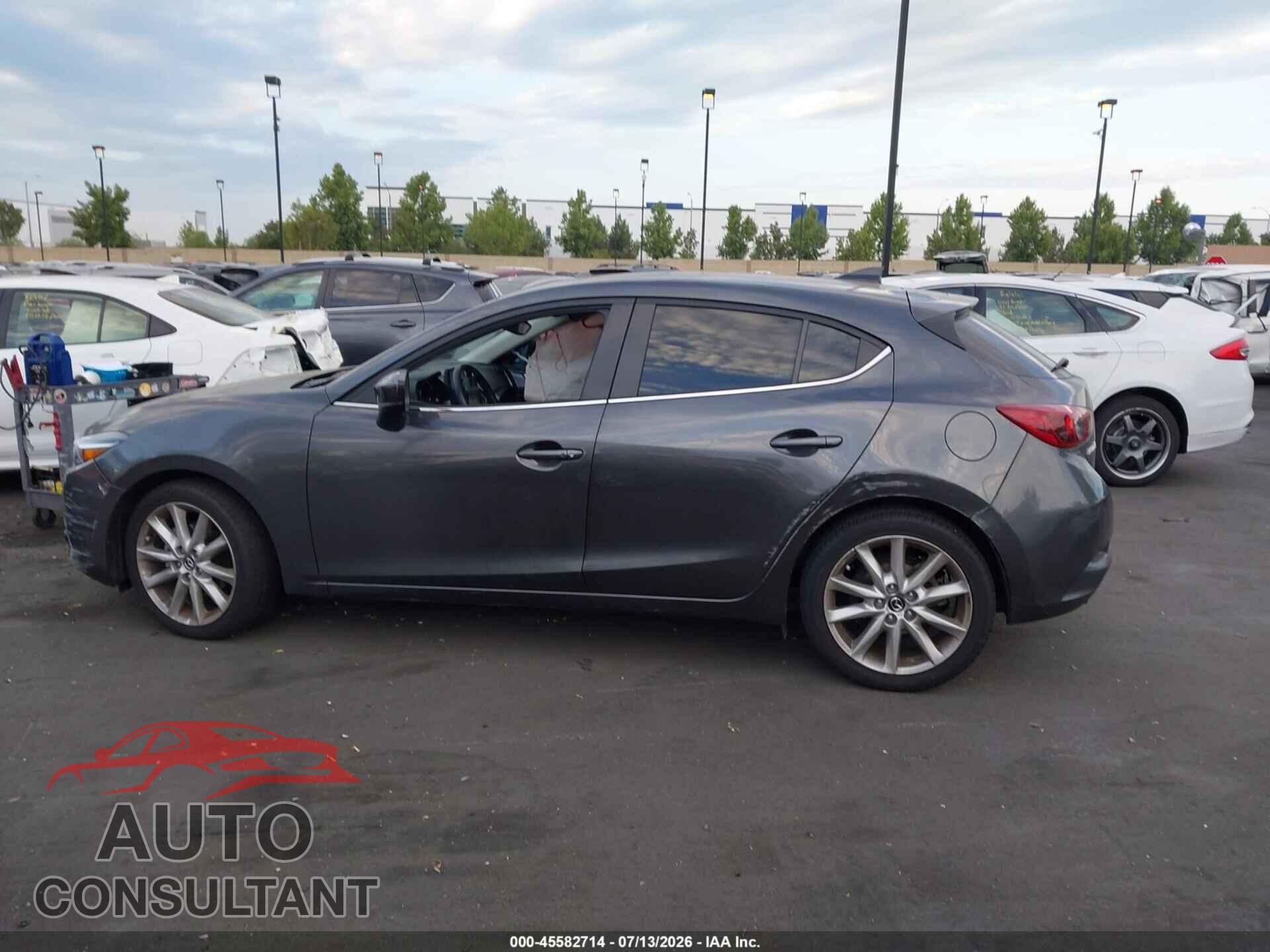 MAZDA MAZDA3 2017 - JM1BN1M37H1122123