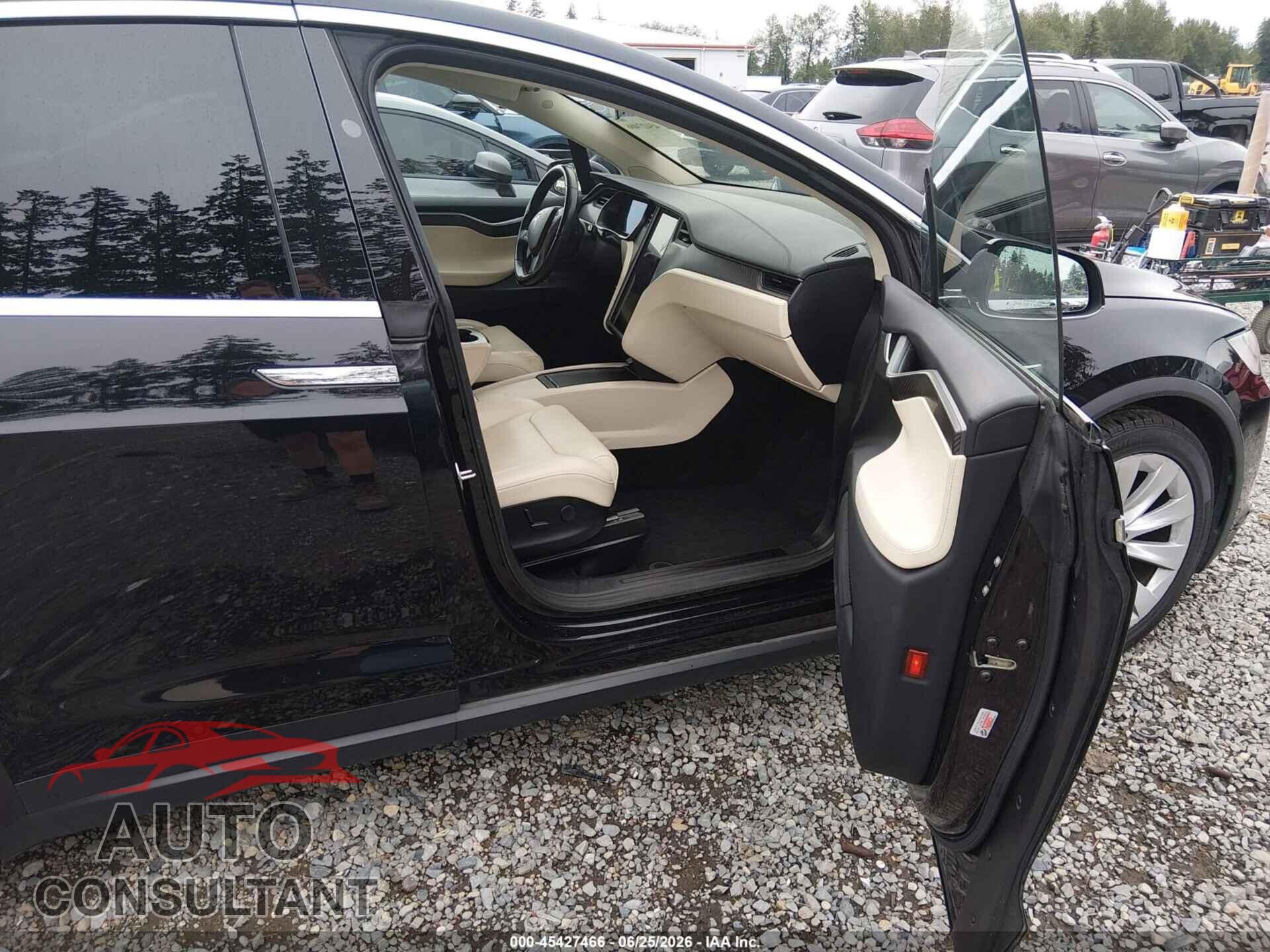 TESLA MODEL X 2018 - 5YJXCBE21JF109453